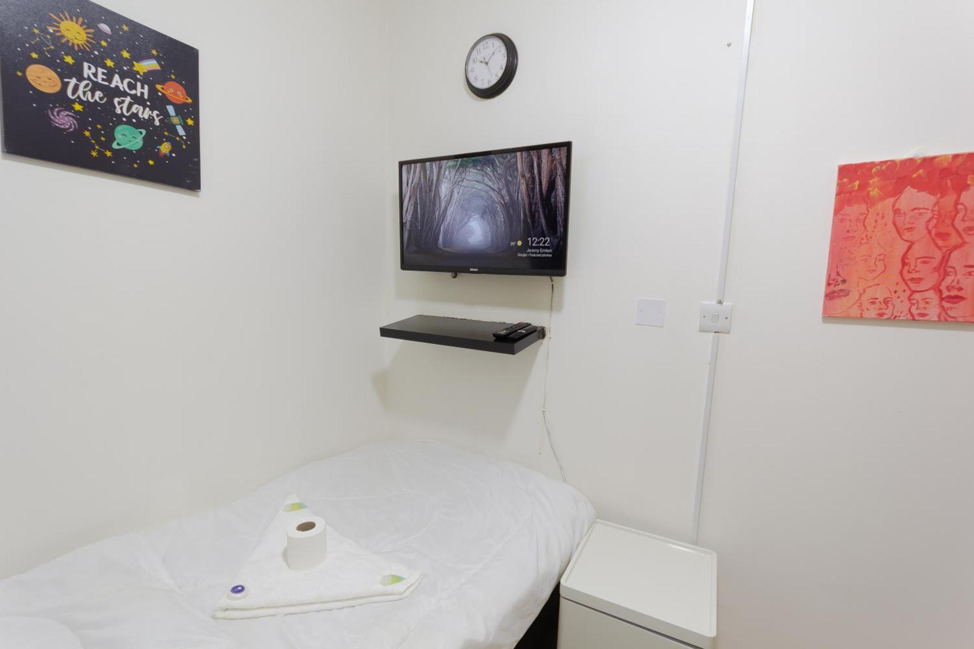 Budget With Private Bathroom For 'girls' Only In Dubai, Marina Apartamento Dubái