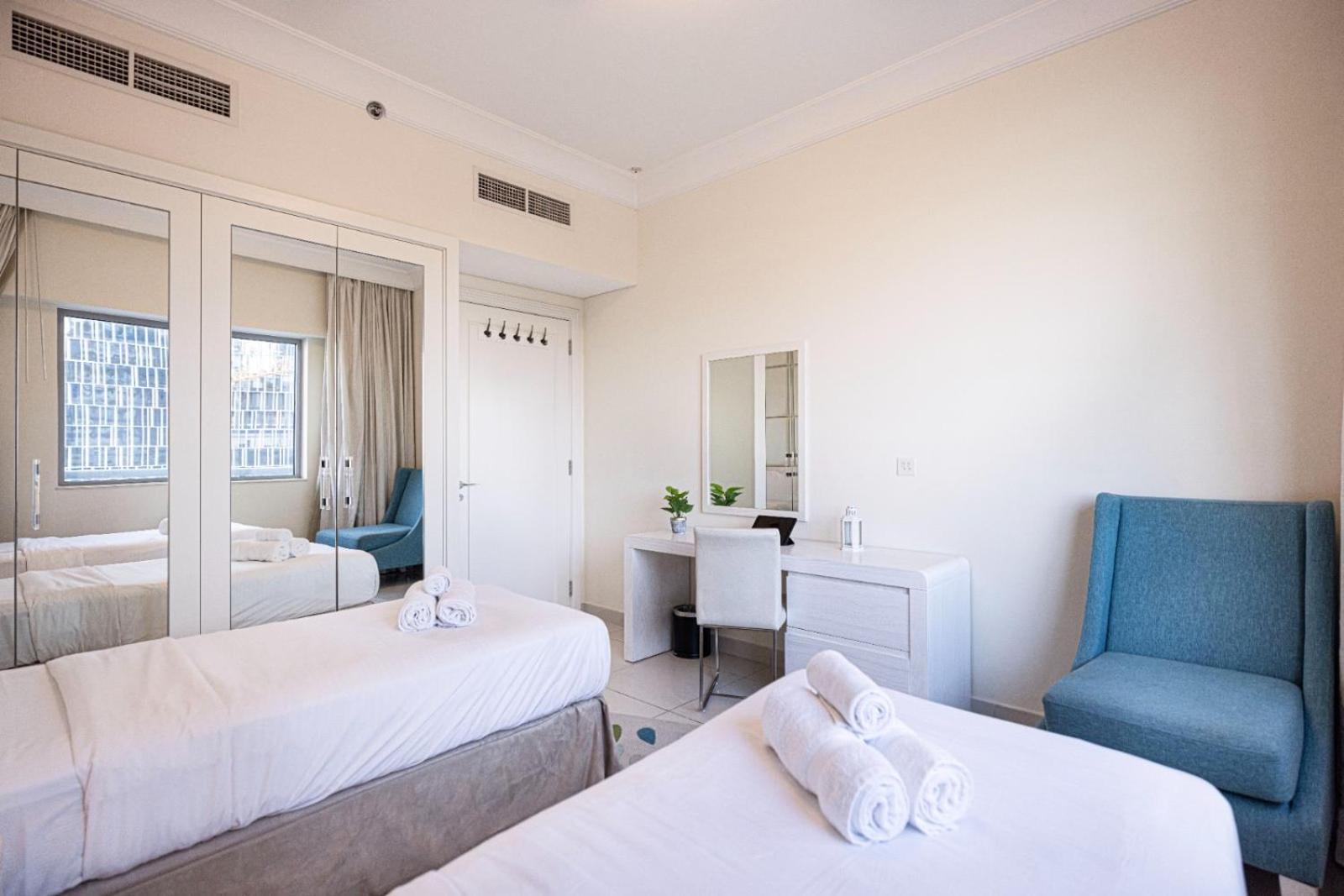 1 Minute Walk To Mall, 2 Bedroom Luxe In Elite Building With Pool And Gym * Dubai