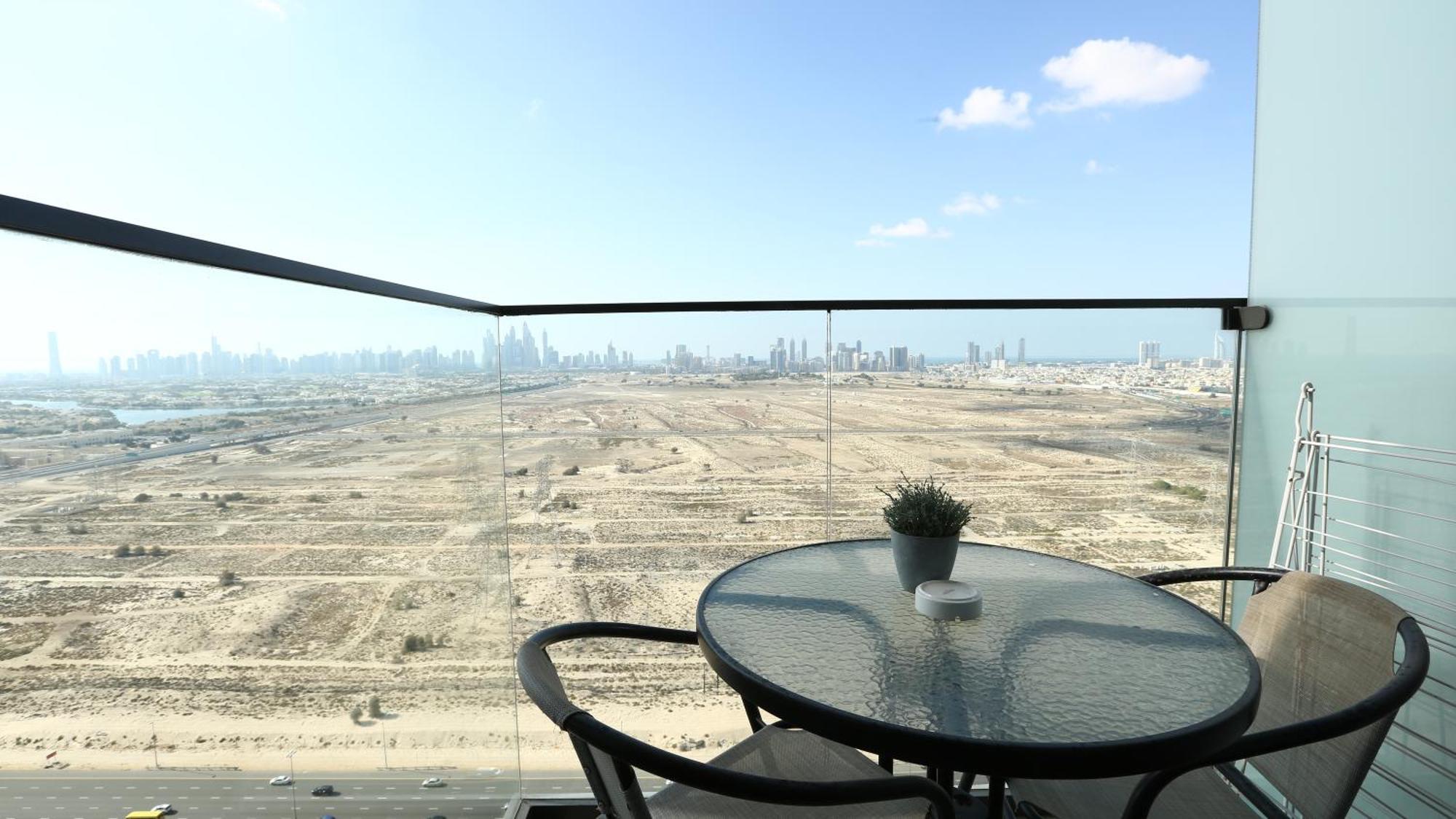 Brown Stone - View Bloom Appartement Dubaï