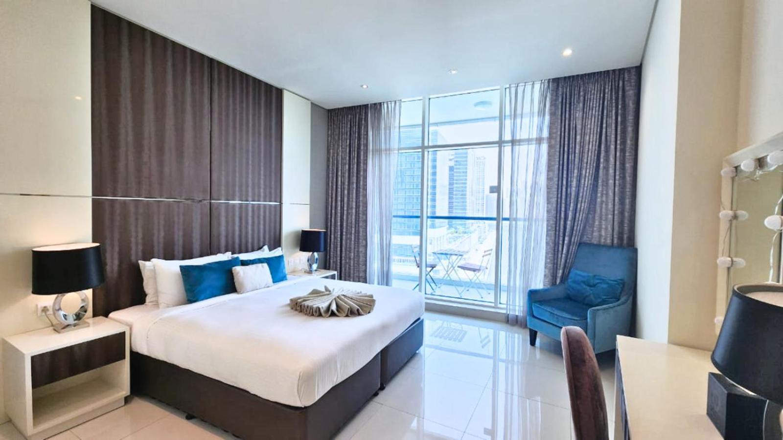 Apartment Damac - Bays Edge In Business Bay Dubai