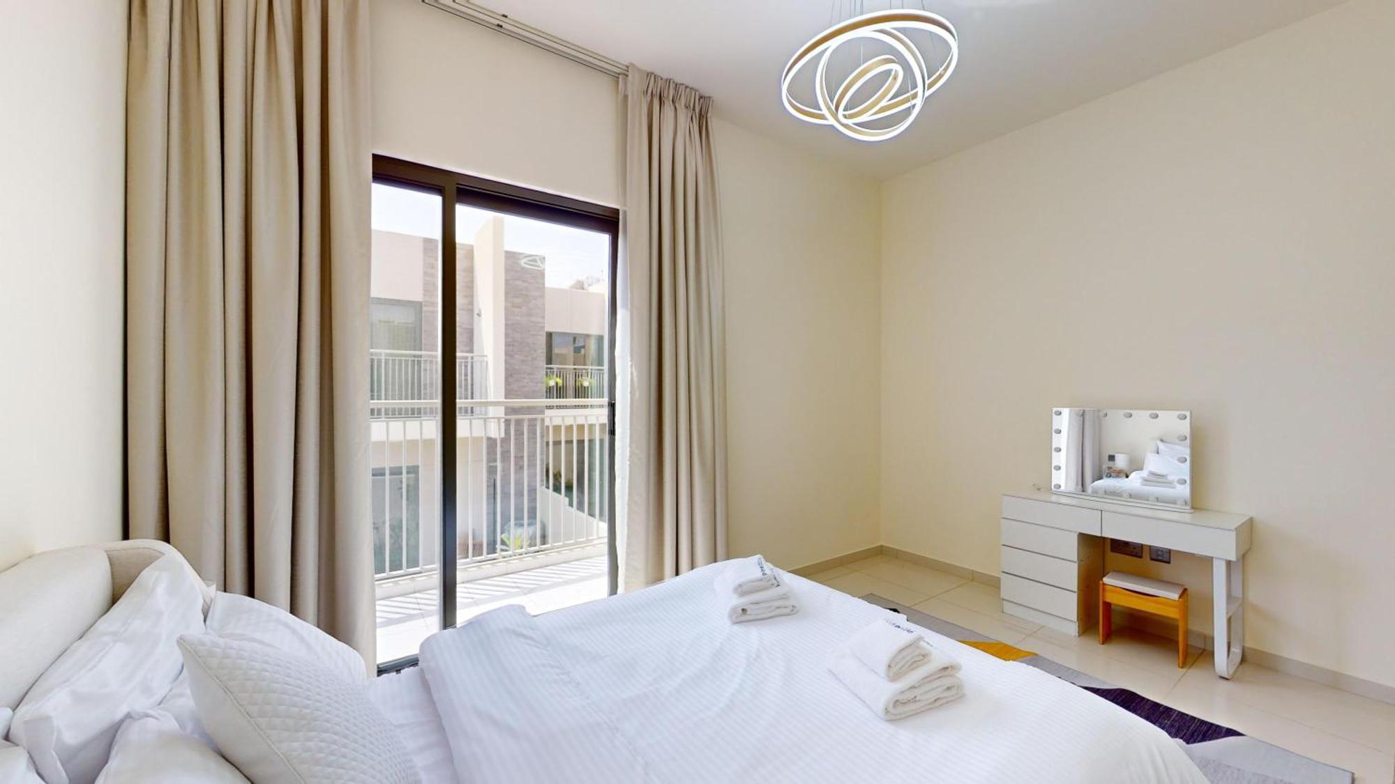 Primestay - Odora 3br Villa, Damac Hills 2 Pousada