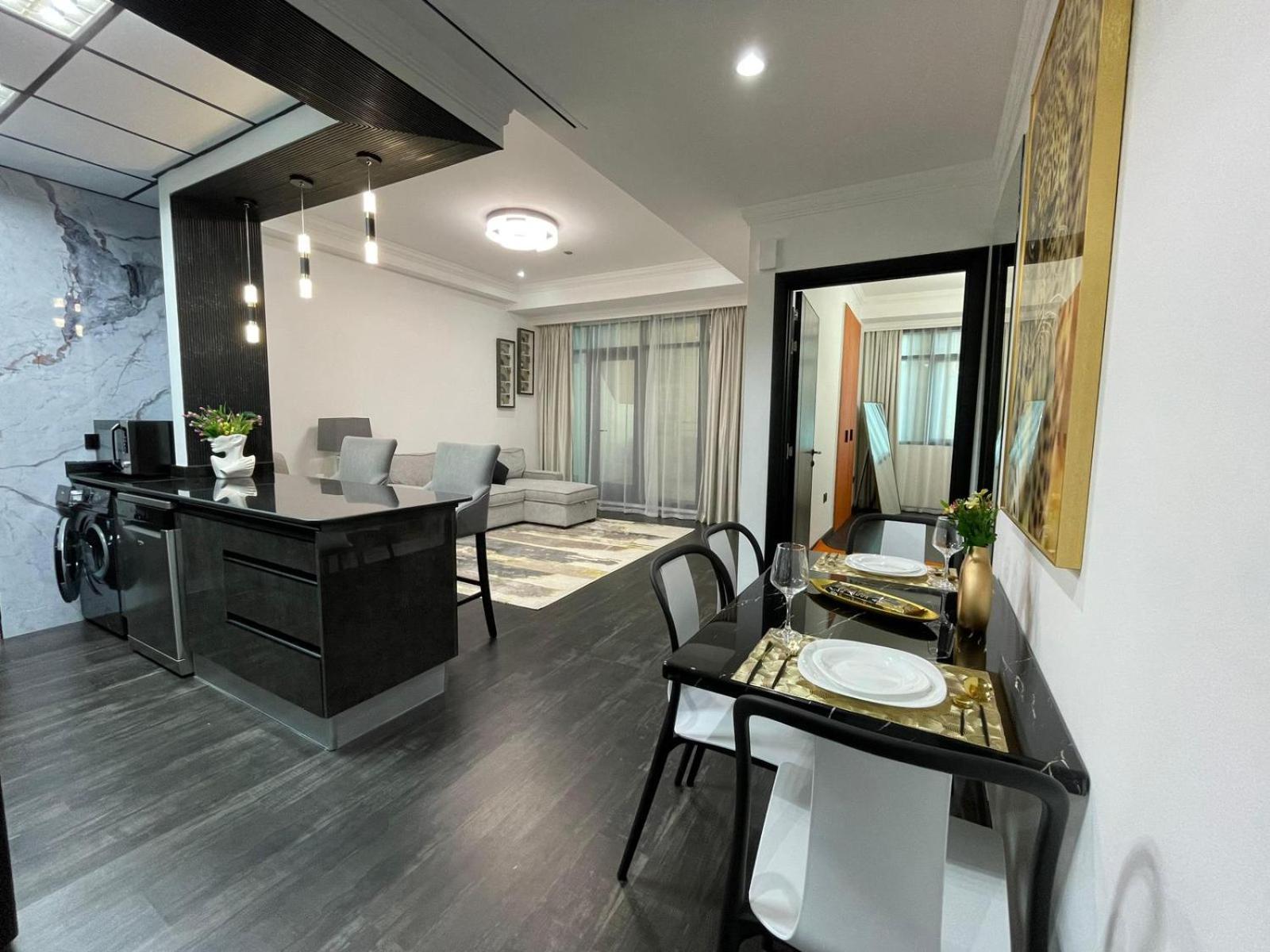 Apartamento In The Luxury Marina Crown Tower Walk To Barasti Dubái