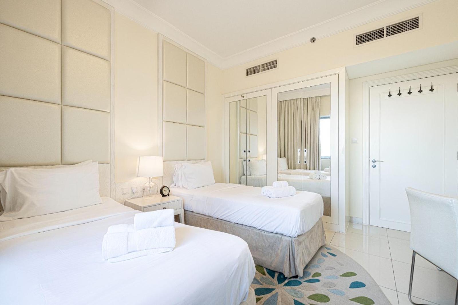 1 Minute Walk To Mall, 2 Bedroom Luxe In Elite Building With Pool And Gym Apartment