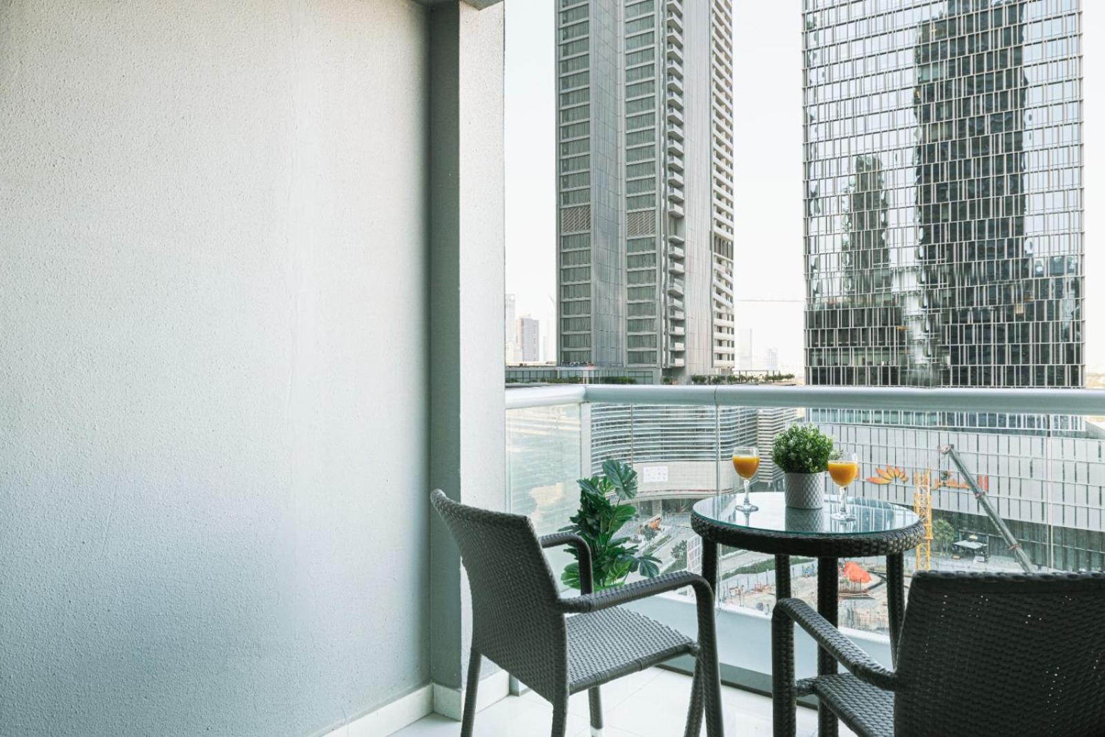 Apartment 1 Minute Walk To Mall, 2 Bedroom Luxe In Elite Building With Pool And Gym Dubai