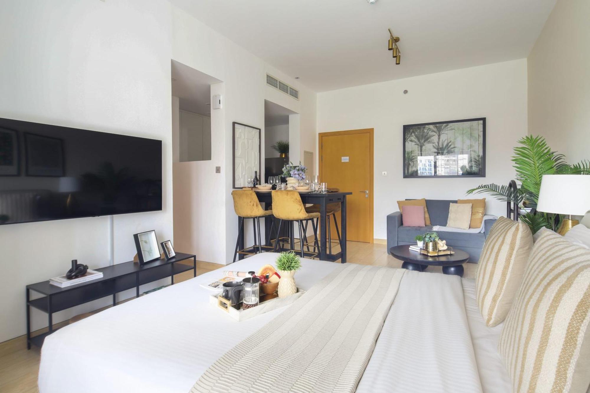 Frank Porter - Genesis By Meraki Apartment Dubai