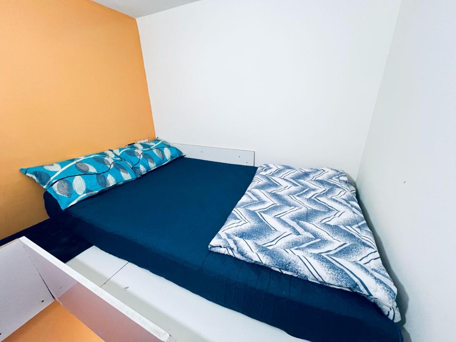 Moon Backpackers Burjman Exit 2, Family Partitions, Loft Partitions, Habitación en casa particular Dubái