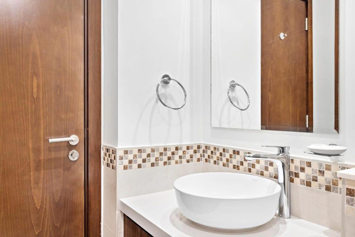 Silkhaus New Tower Modern Studio With Separated Bedroom Dubái