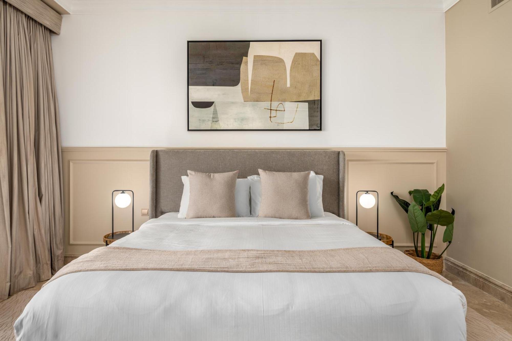 Apartment Fairmont Residences The Palm: Beachfront Luxury With Designer Terrace *