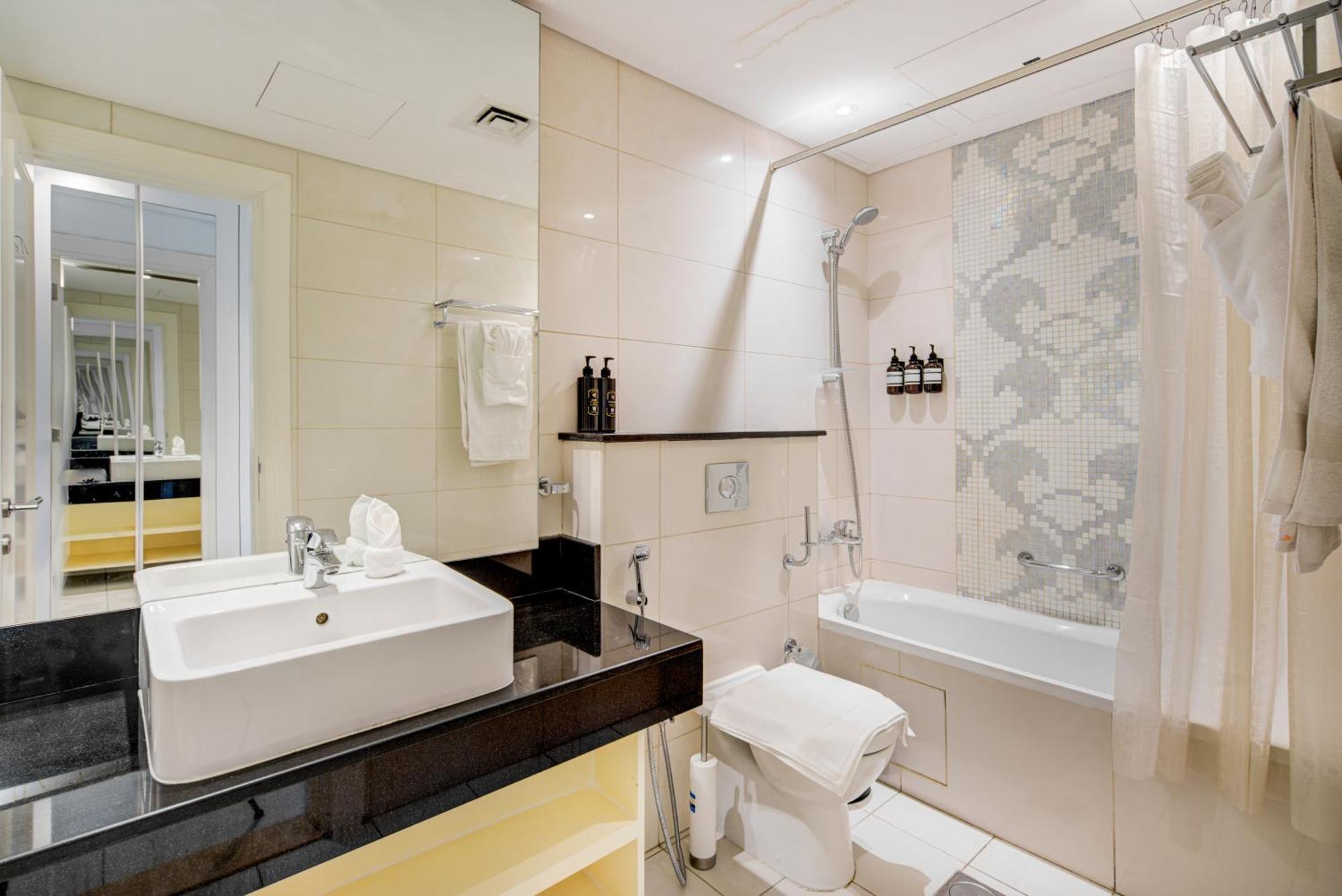 Trophy 2br Starlight Spaces W Free Valet Parking