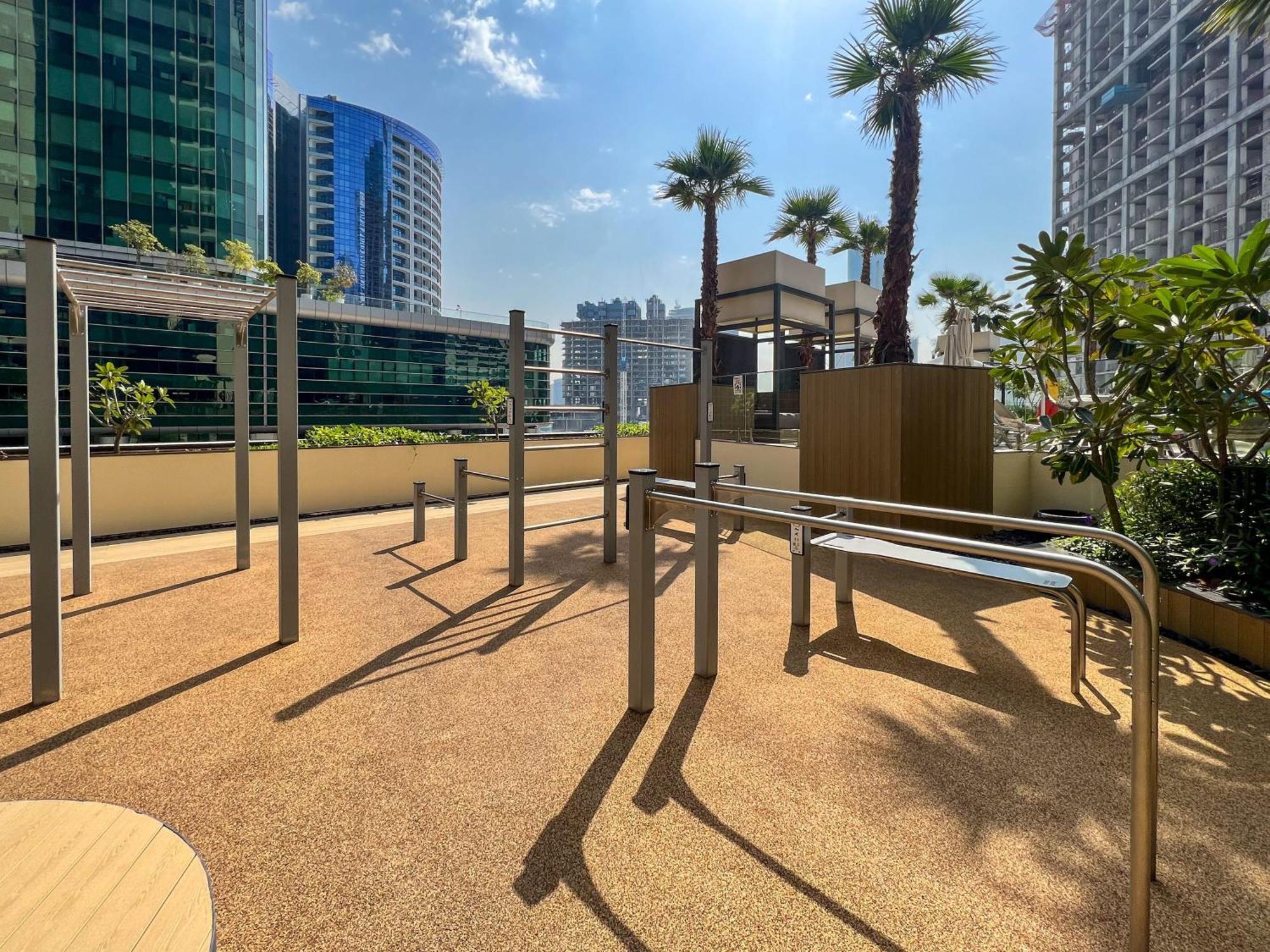 Frank Porter - Ahad Residences * Dubaï