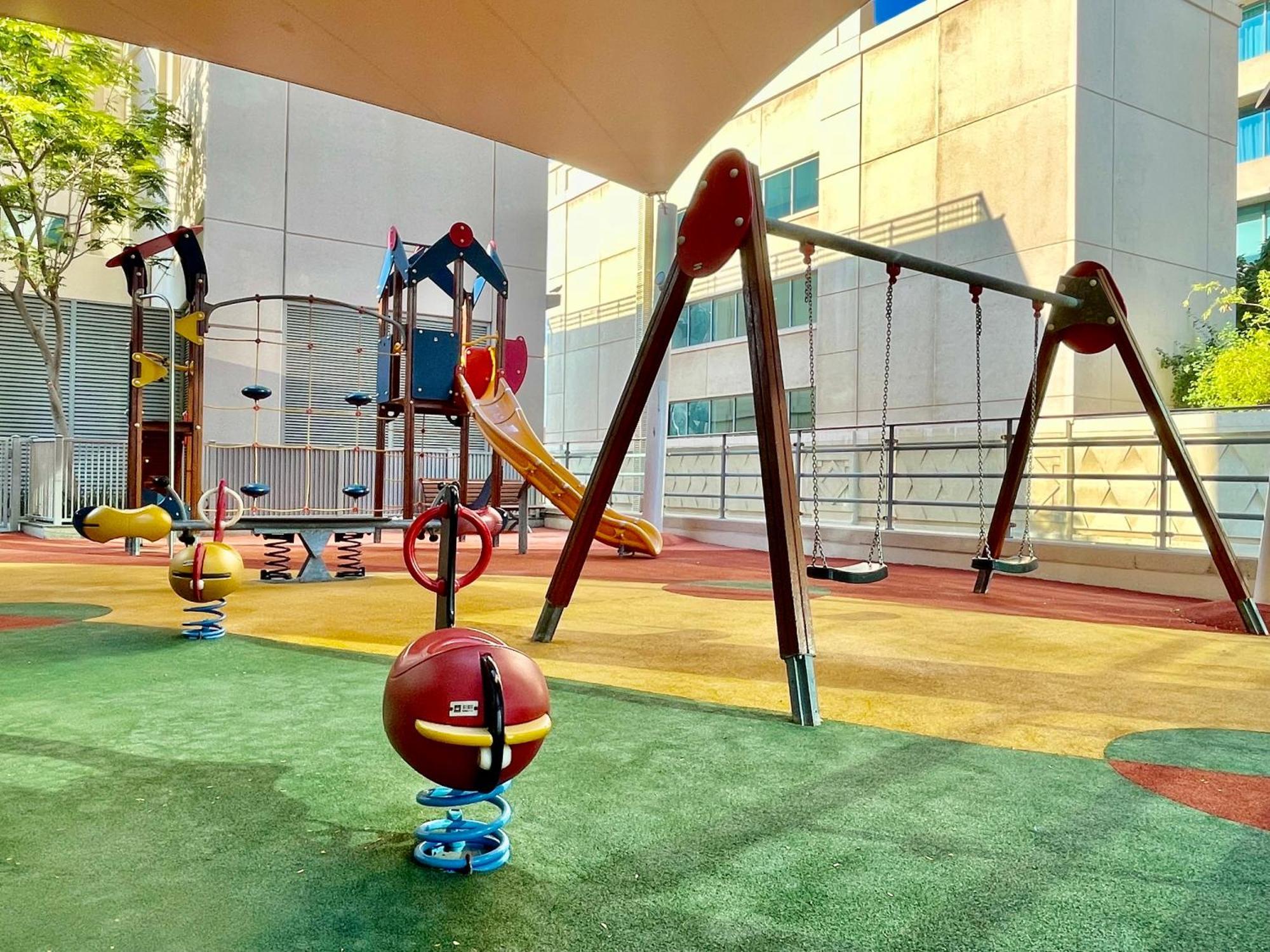Cosy & Spacious 2 Bedroom L Magical Boulevard View L By Burj & Mall I Pool I Gym I Family Friendly Apartamento Dubai