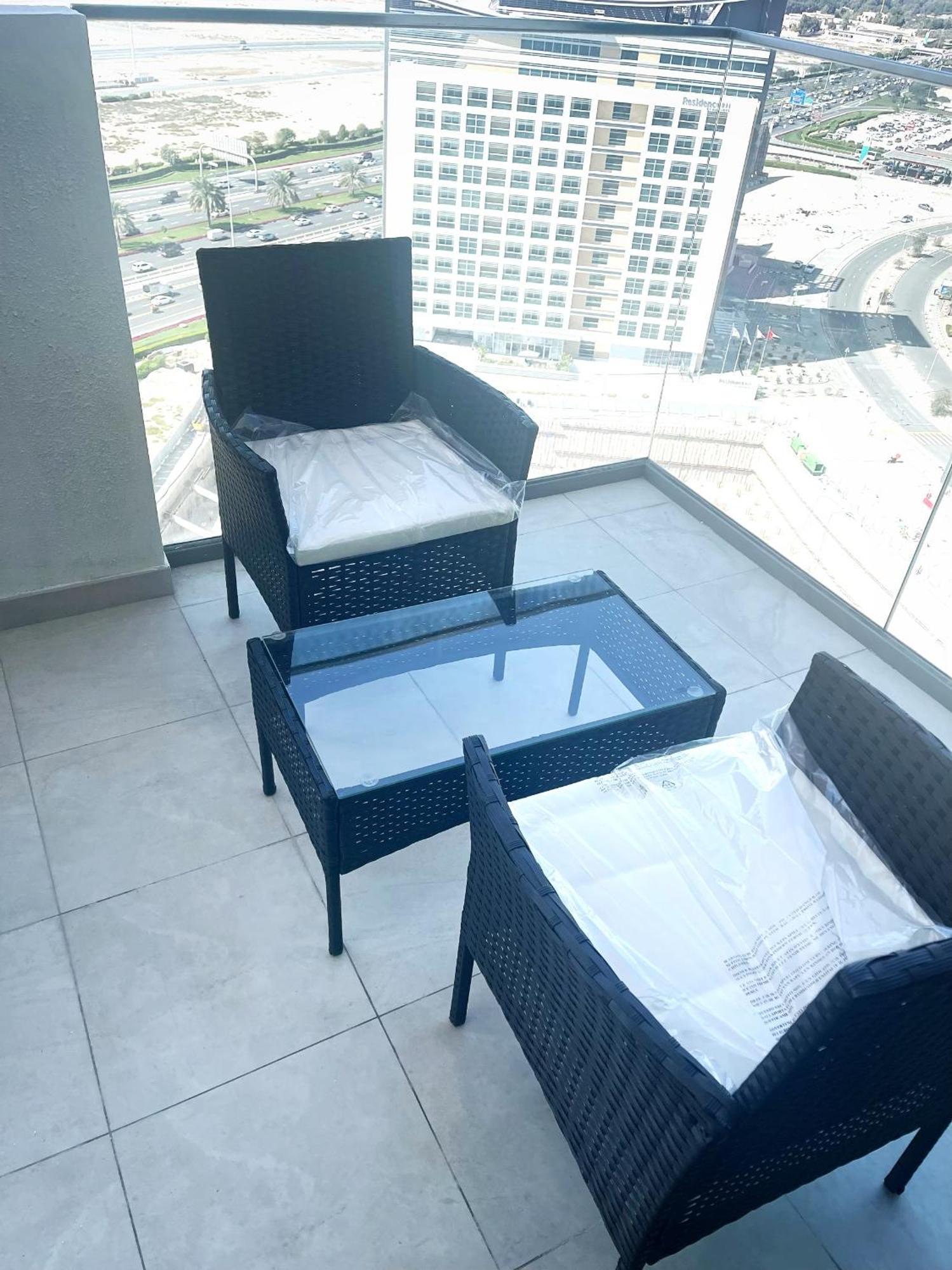 Apartemen Burj Khalifa View Ensuite King Bedroom In A 2 Bedroom Mall 8mins