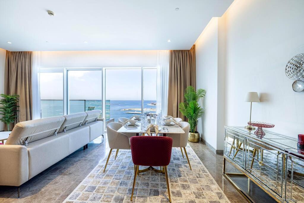 Apartamento Private Beach - 4br - 8 Sleep - Pool - 180 Grades Sea & Ain View - Huge Balcony - Parking - Prime Location *