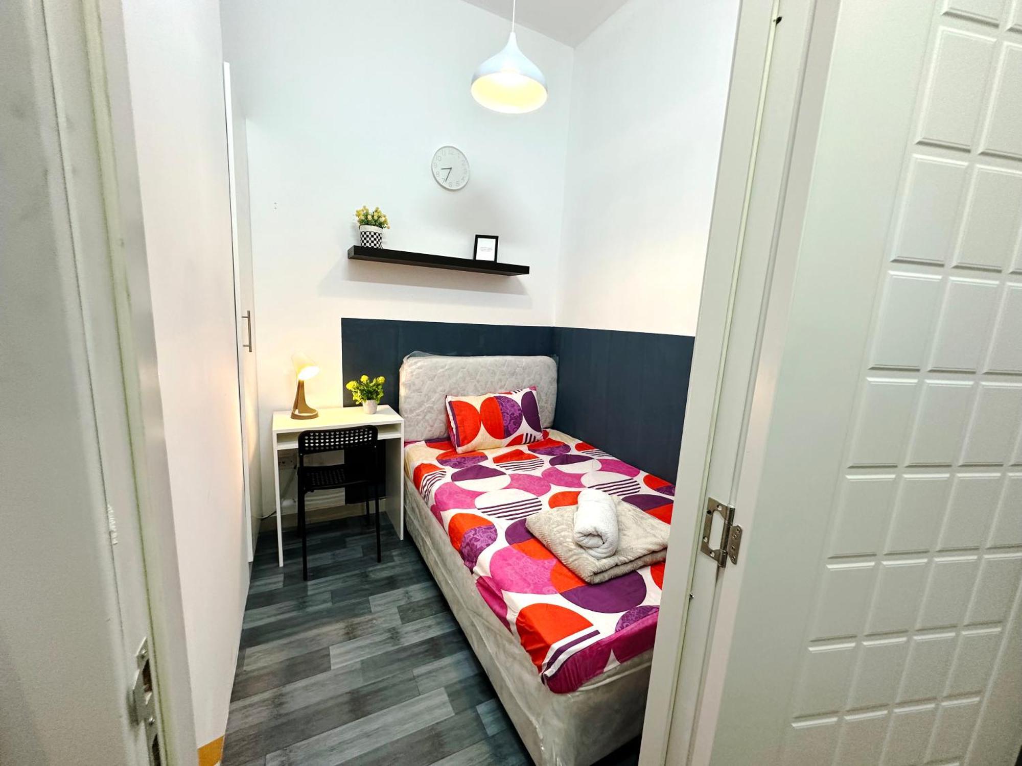 Homestay Deluxe Couple Partition In Tecom Near Metro Dubai