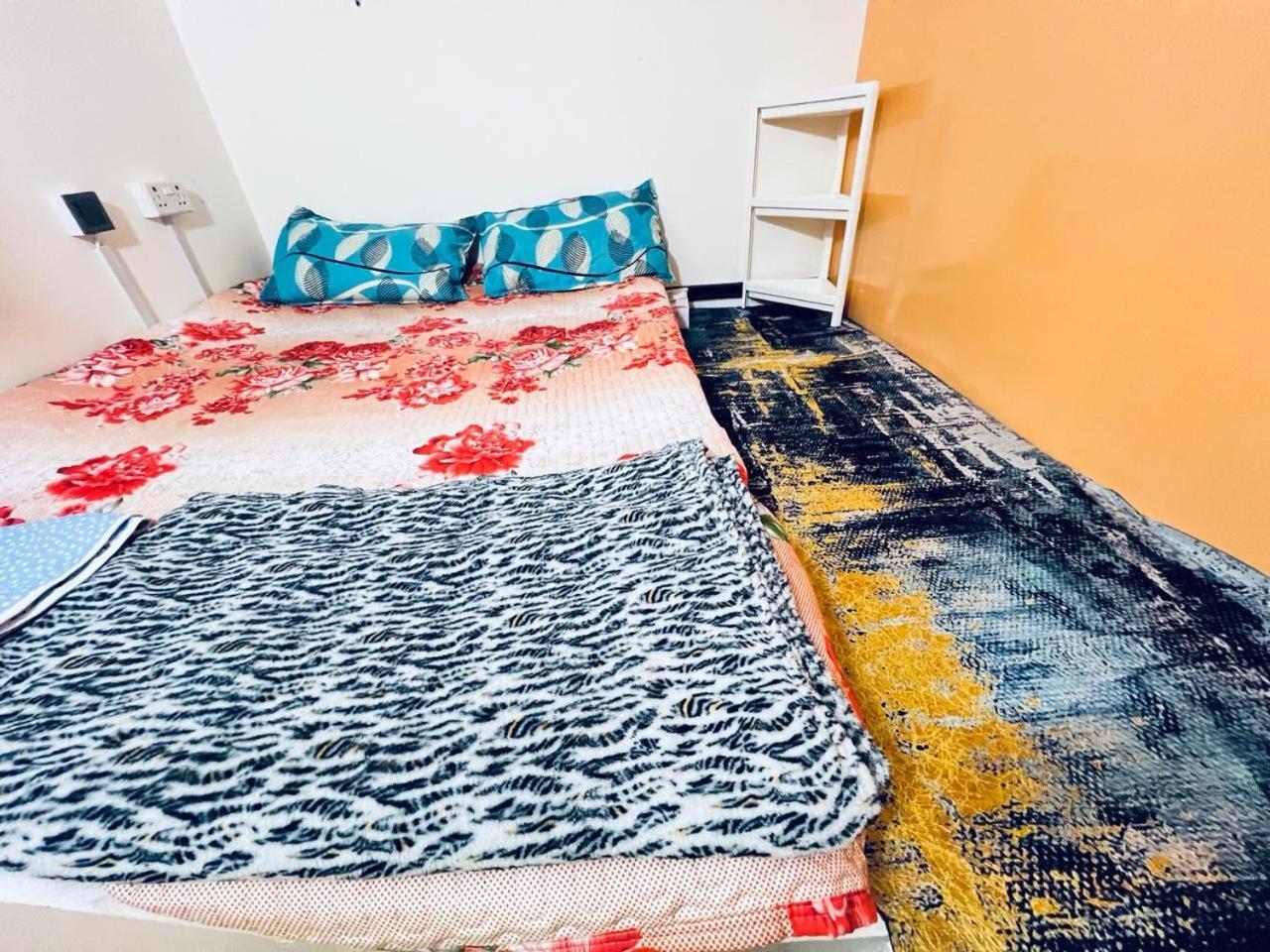 Moon Backpackers Burjman Exit 2, Family Partitions, Loft Partitions, Habitación en casa particular