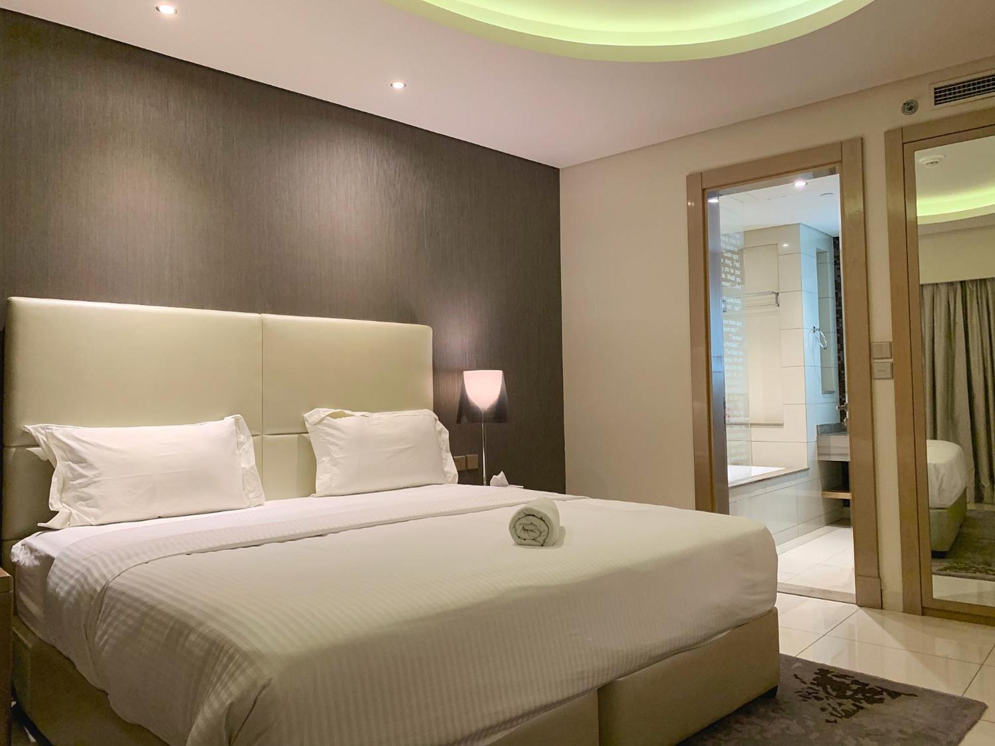 Luxurious In Paramount Apartemen