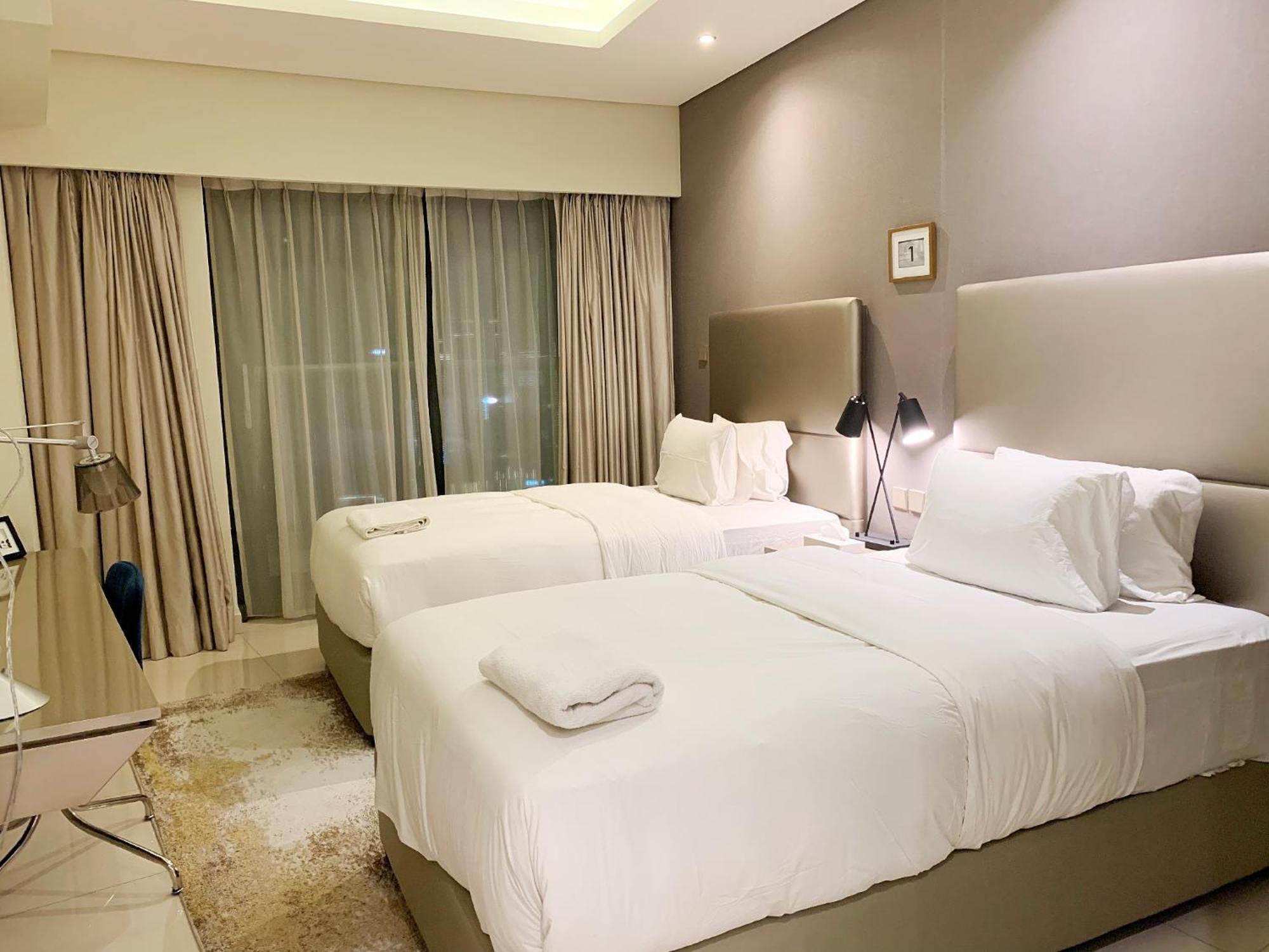 Luxurious In Paramount Apartemen *