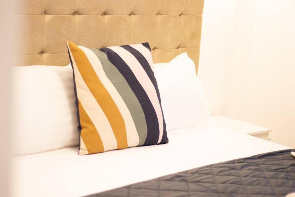 Apartamento Luxe 3br In Marina Near Beach,metro,tram,24*7 Cafe