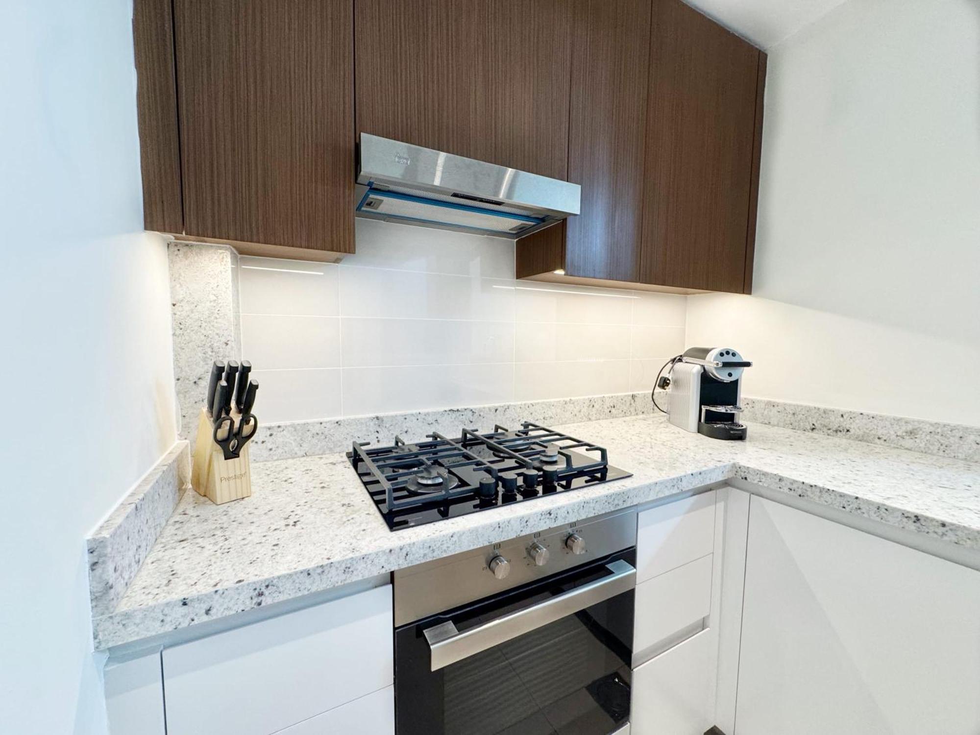 Spacious And Vibrant 1br In Boulevard Heights * Dubái