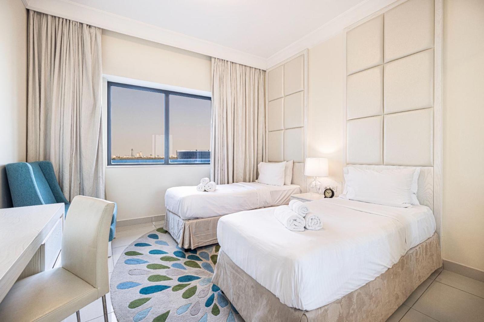 1 Minute Walk To Mall, 2 Bedroom Luxe In Elite Building With Pool And Gym