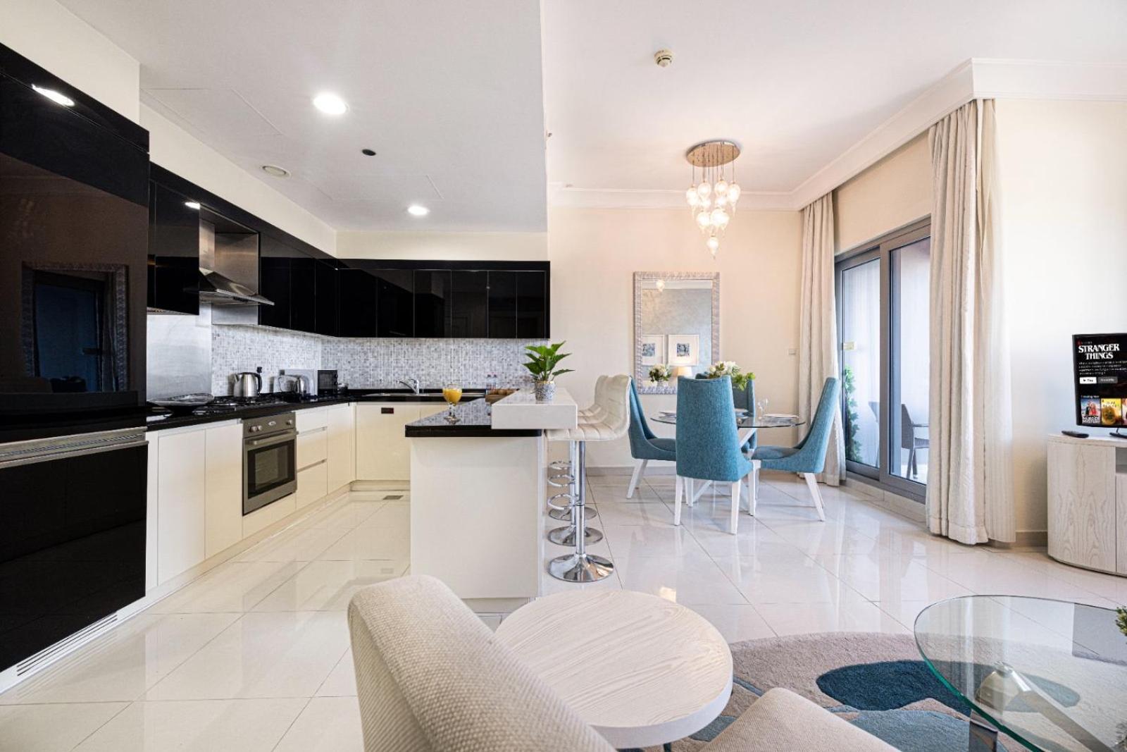 1 Minute Walk To Mall, 2 Bedroom Luxe In Elite Building With Pool And Gym Apartment