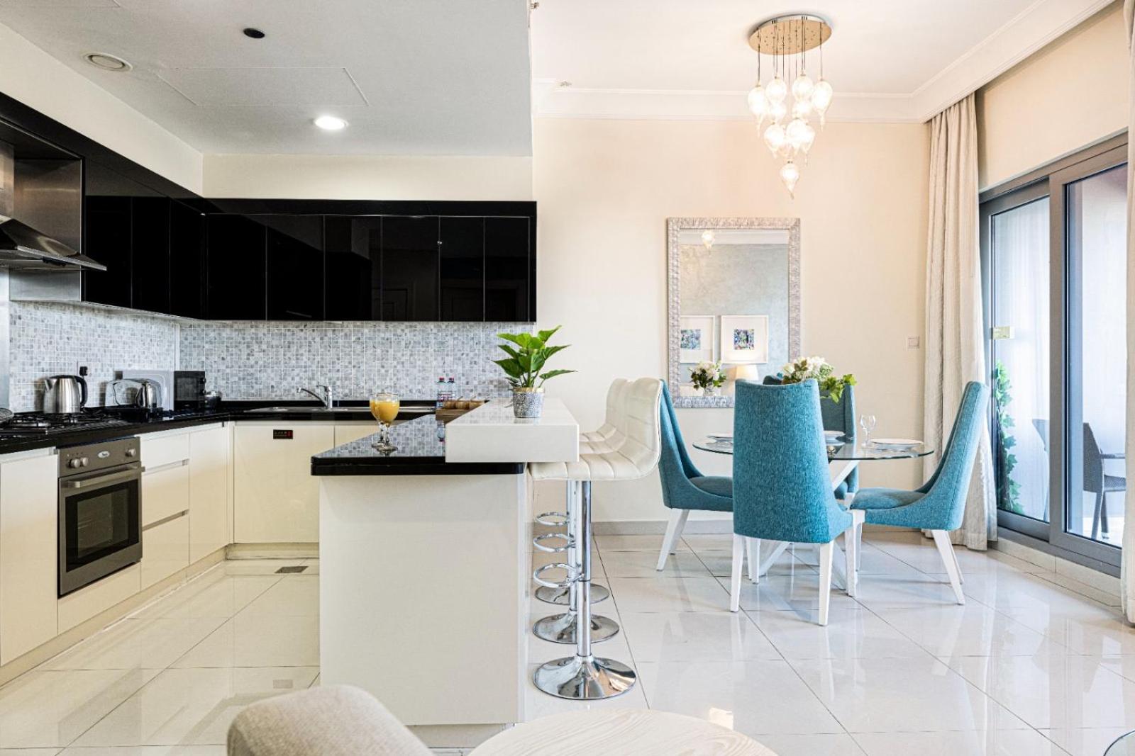 1 Minute Walk To Mall, 2 Bedroom Luxe In Elite Building With Pool And Gym Apartment