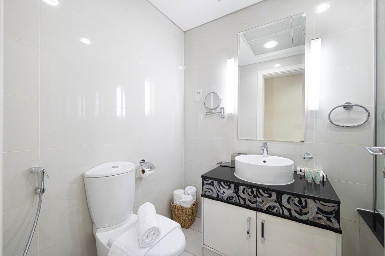 1 Minute Walk To Mall, 2 Bedroom Luxe In Elite Building With Pool And Gym Apartment Dubai