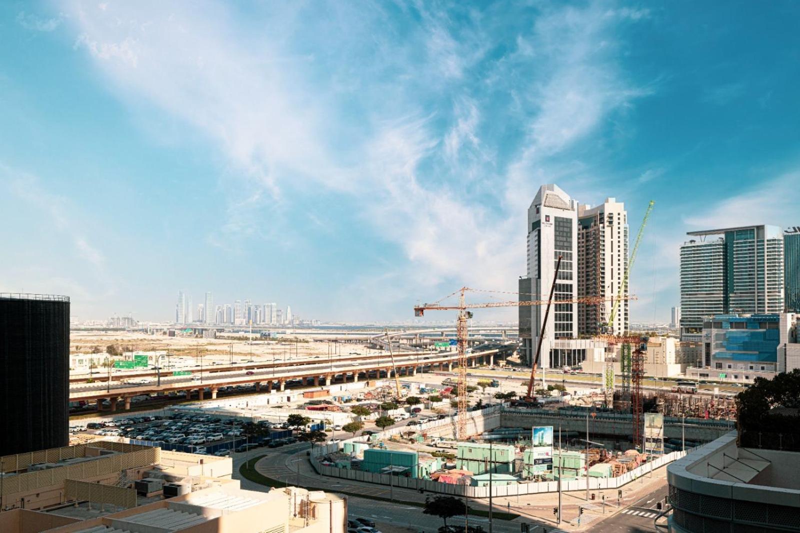 1 Minute Walk To Mall, 2 Bedroom Luxe In Elite Building With Pool And Gym *