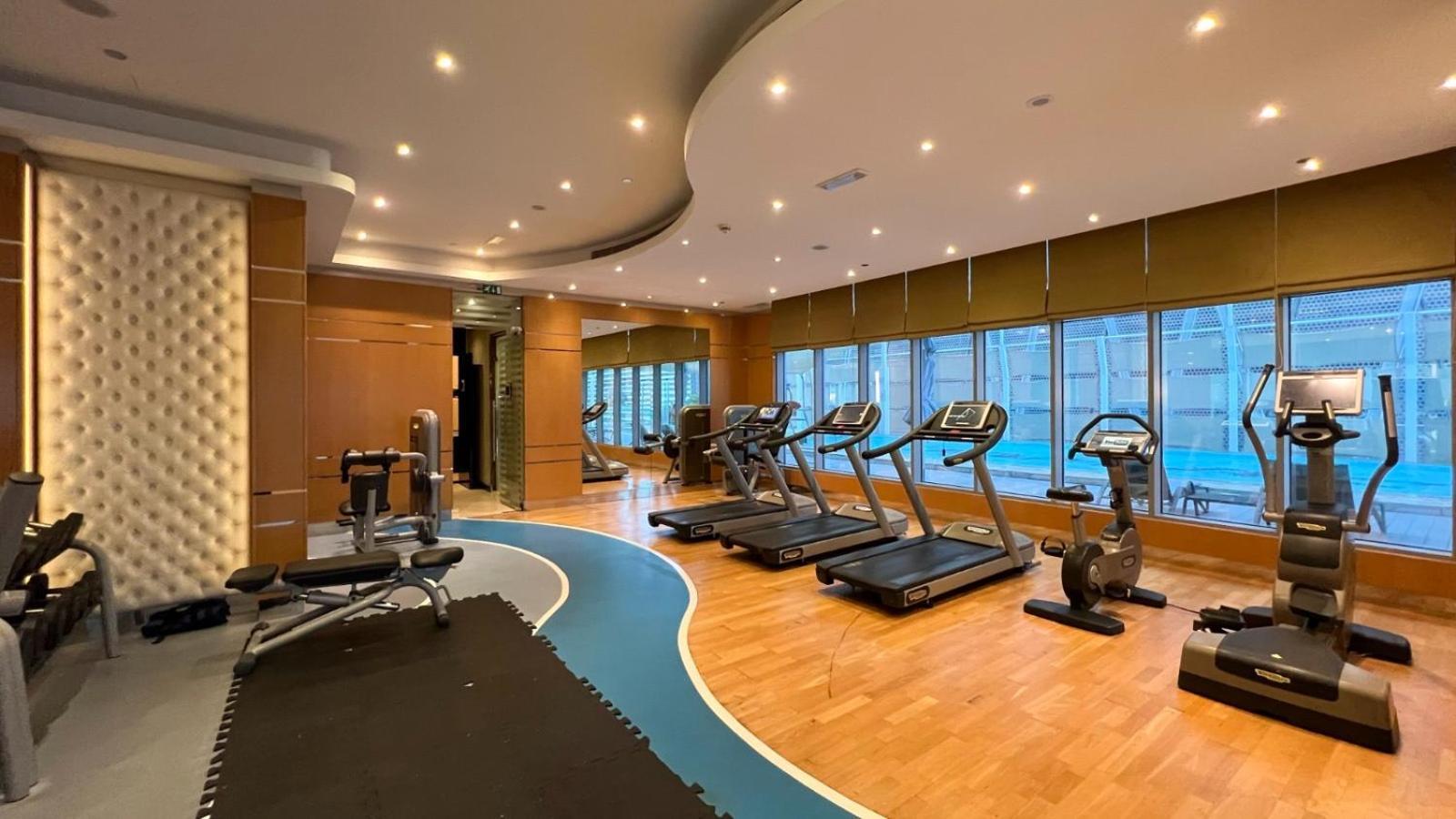 1 Minute Walk To Mall, 2 Bedroom Luxe In Elite Building With Pool And Gym