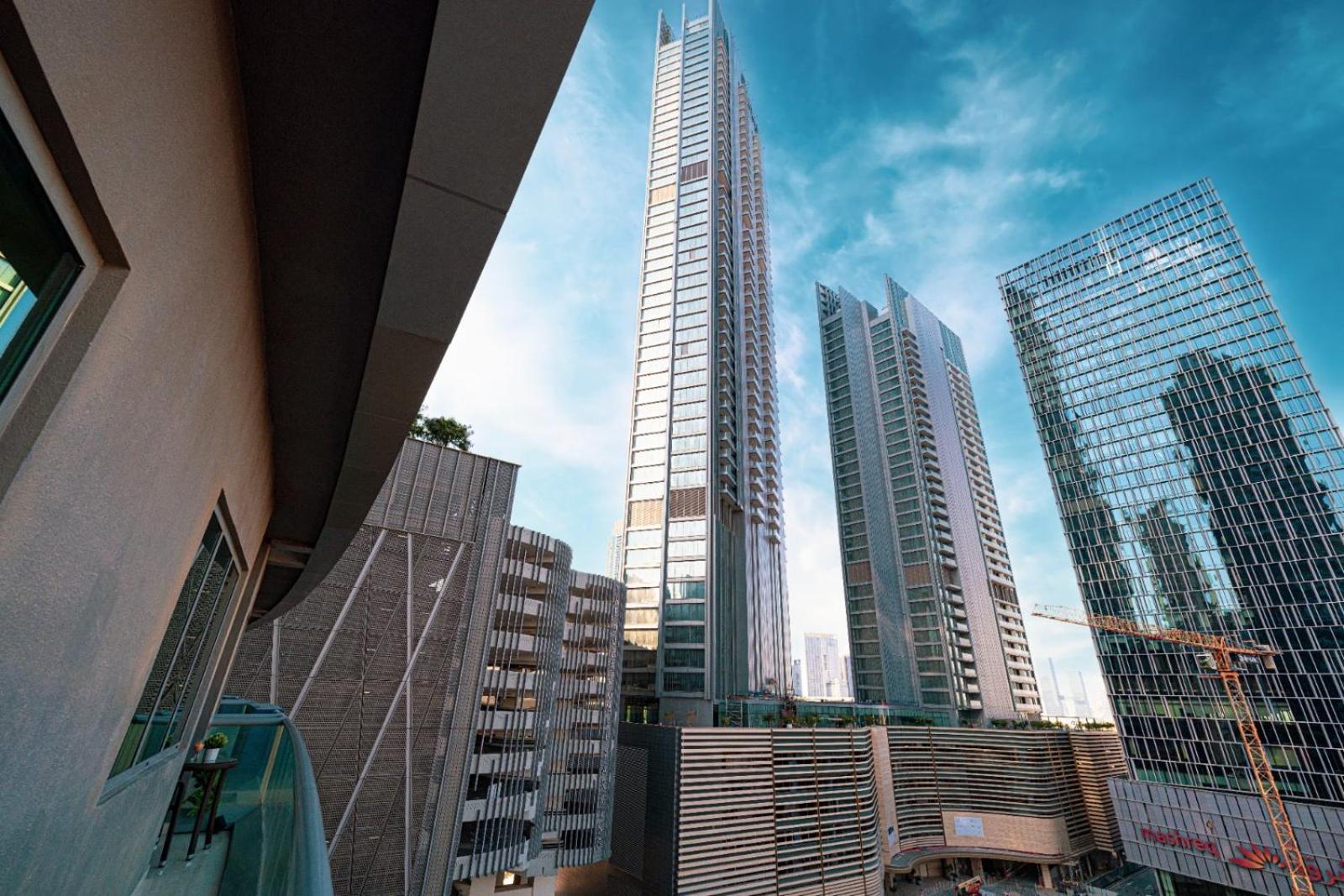 1 Minute Walk To Mall, 2 Bedroom Luxe In Elite Building With Pool And Gym Dubai
