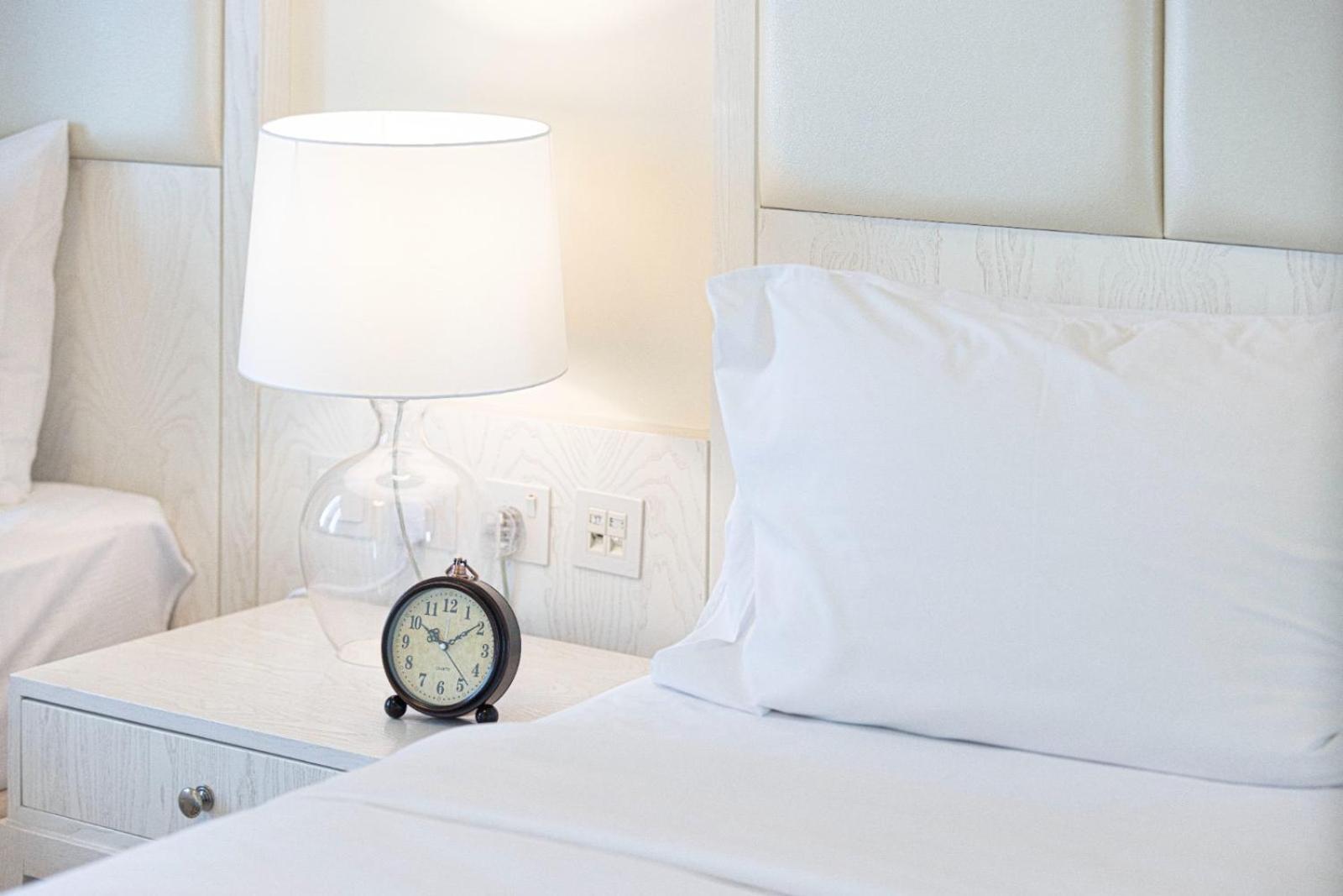 1 Minute Walk To Mall, 2 Bedroom Luxe In Elite Building With Pool And Gym Apartment Dubai