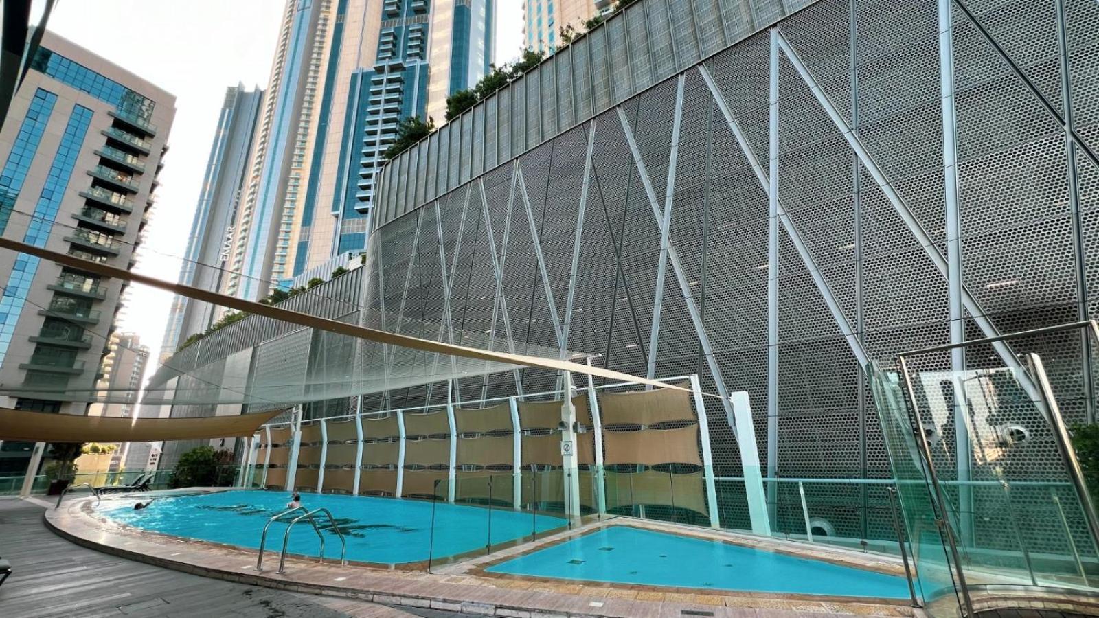 Apartment 1 Minute Walk To Mall, 2 Bedroom Luxe In Elite Building With Pool And Gym *