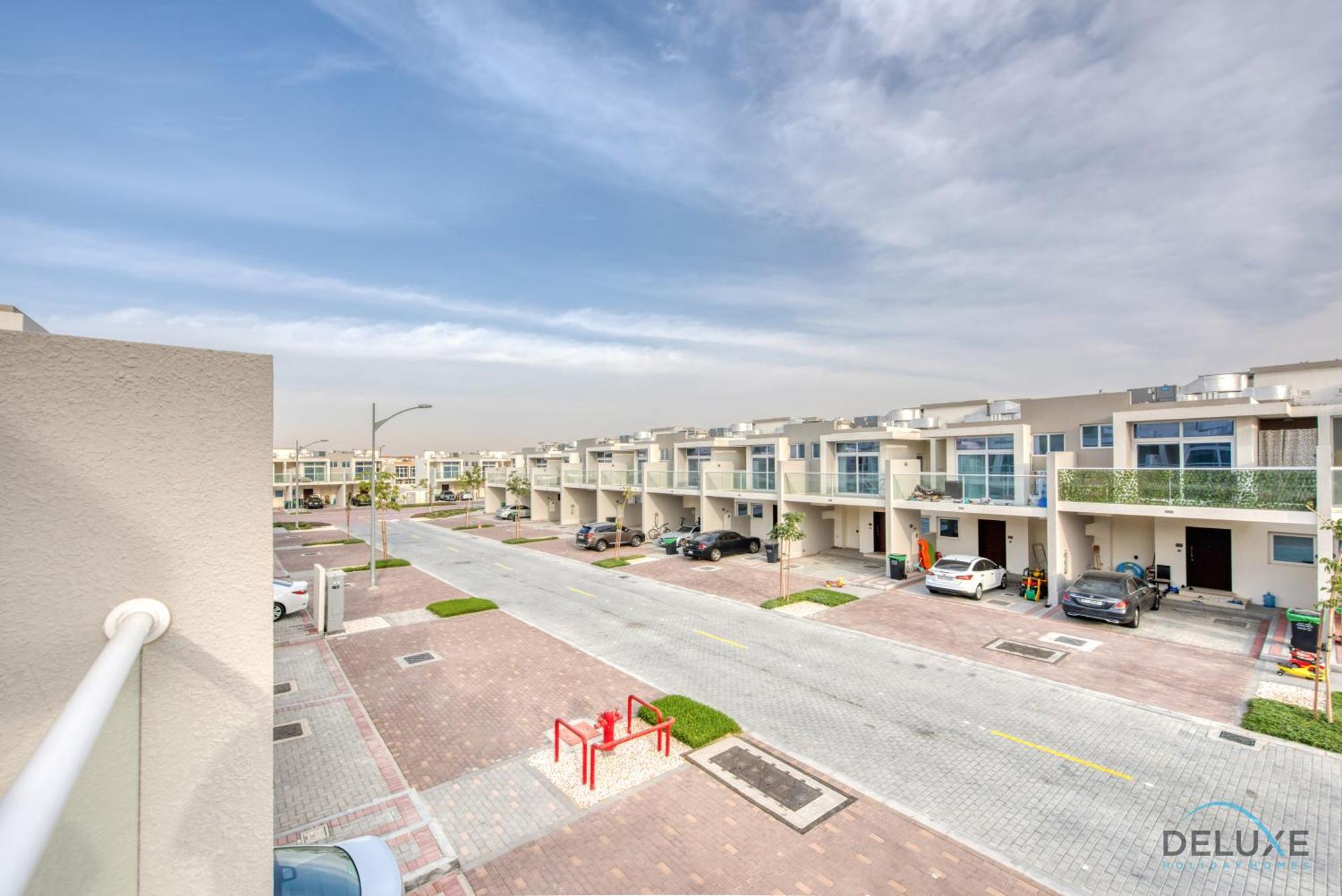 Tranquil 3br Townhouse At Albizia Damac Hills 2 By Deluxe Homes