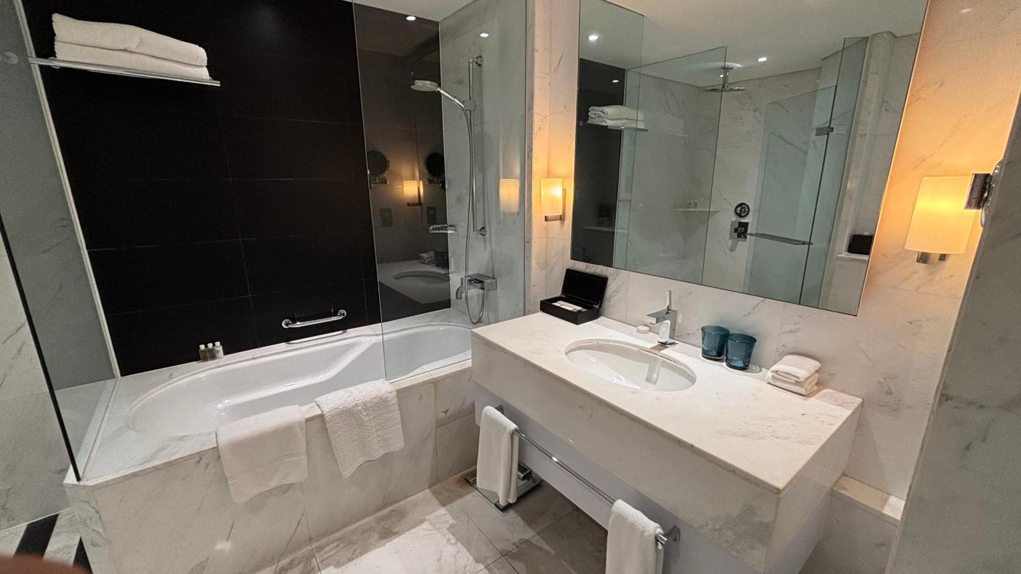 Emaar Residences Fashion Avenue - Formerly Address Mall - Stunning Apartahotel