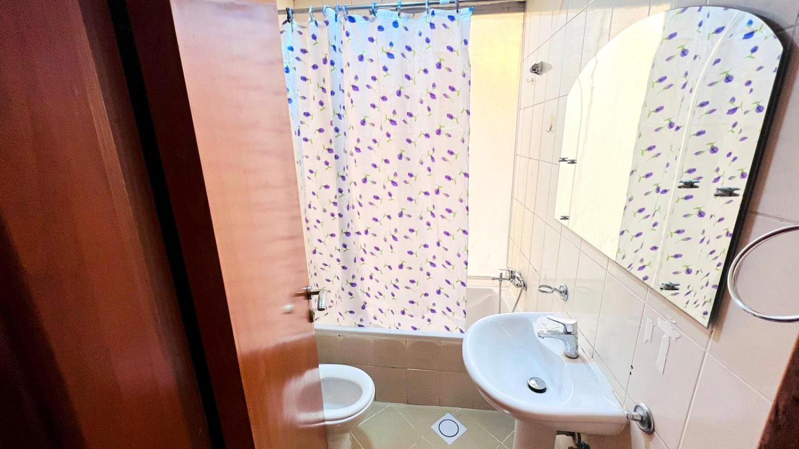 Deluxe Couple Partition In Tecom Near Metro