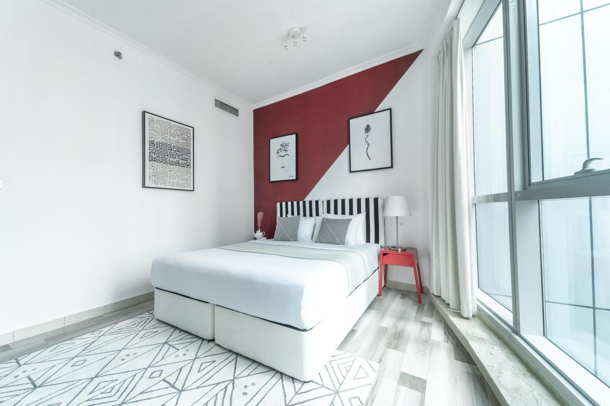 Frank Porter - Torch Tower Apartment Dubai