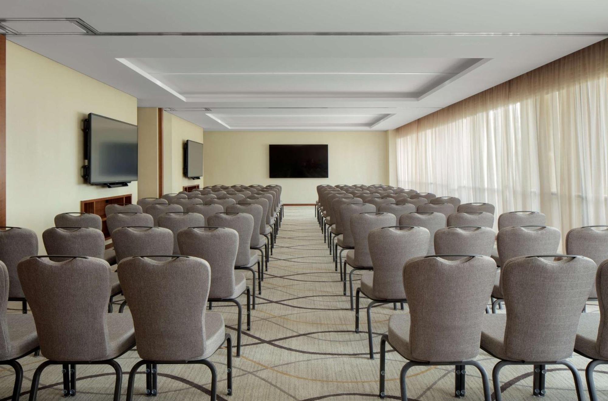 Radisson Blu Hotel, Deira Creek Hotel Dubái