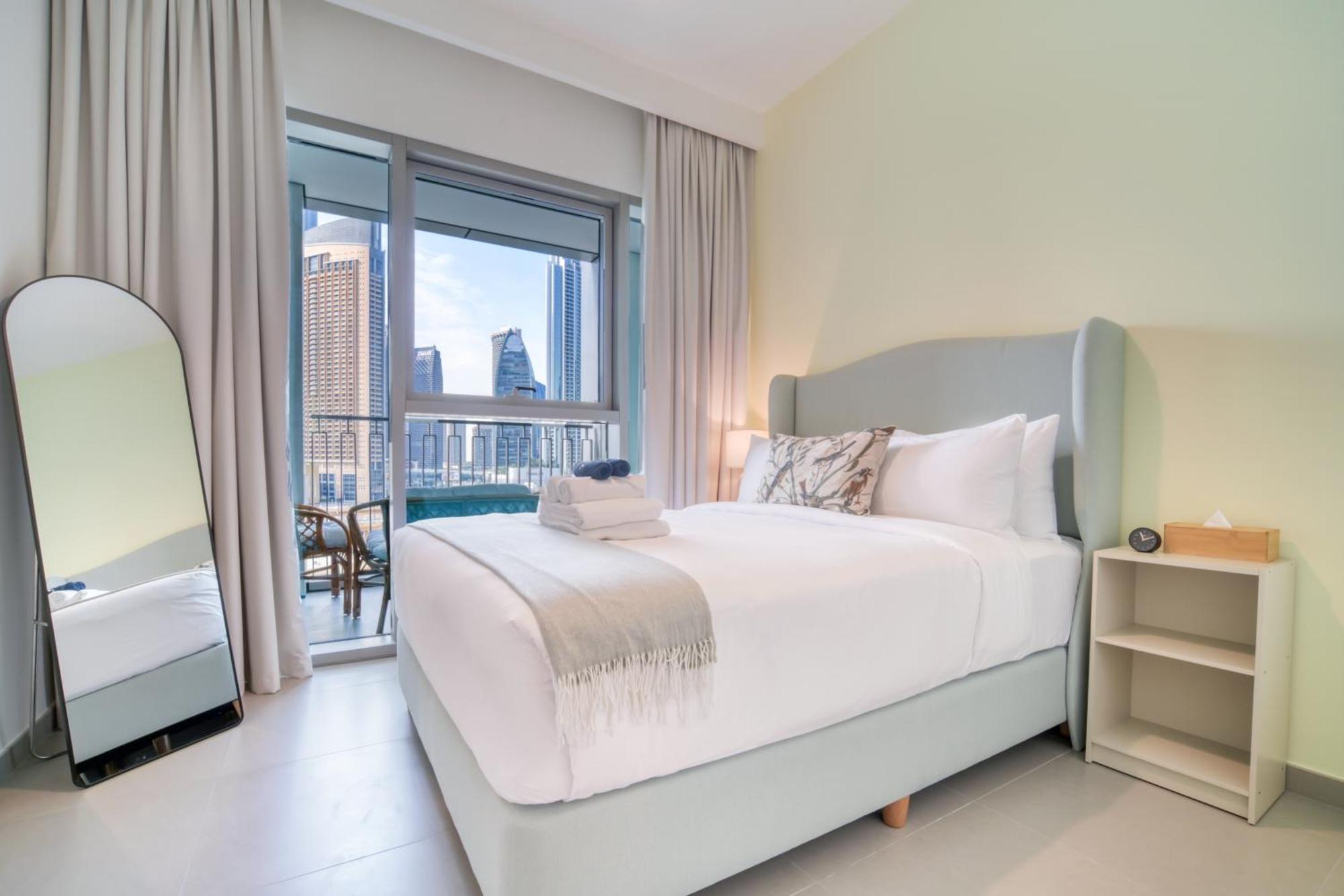 Downtown - 2br With Burj Khalifa View