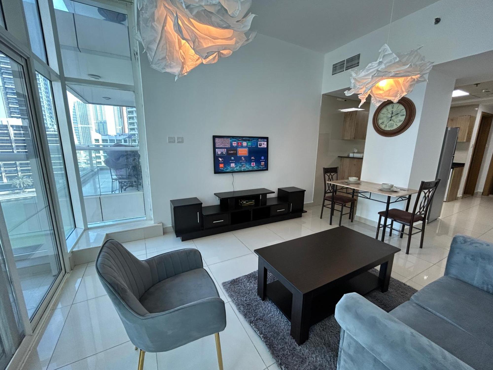 Apartemen Golden Vacation Homes Continental Tower Marina Dubai