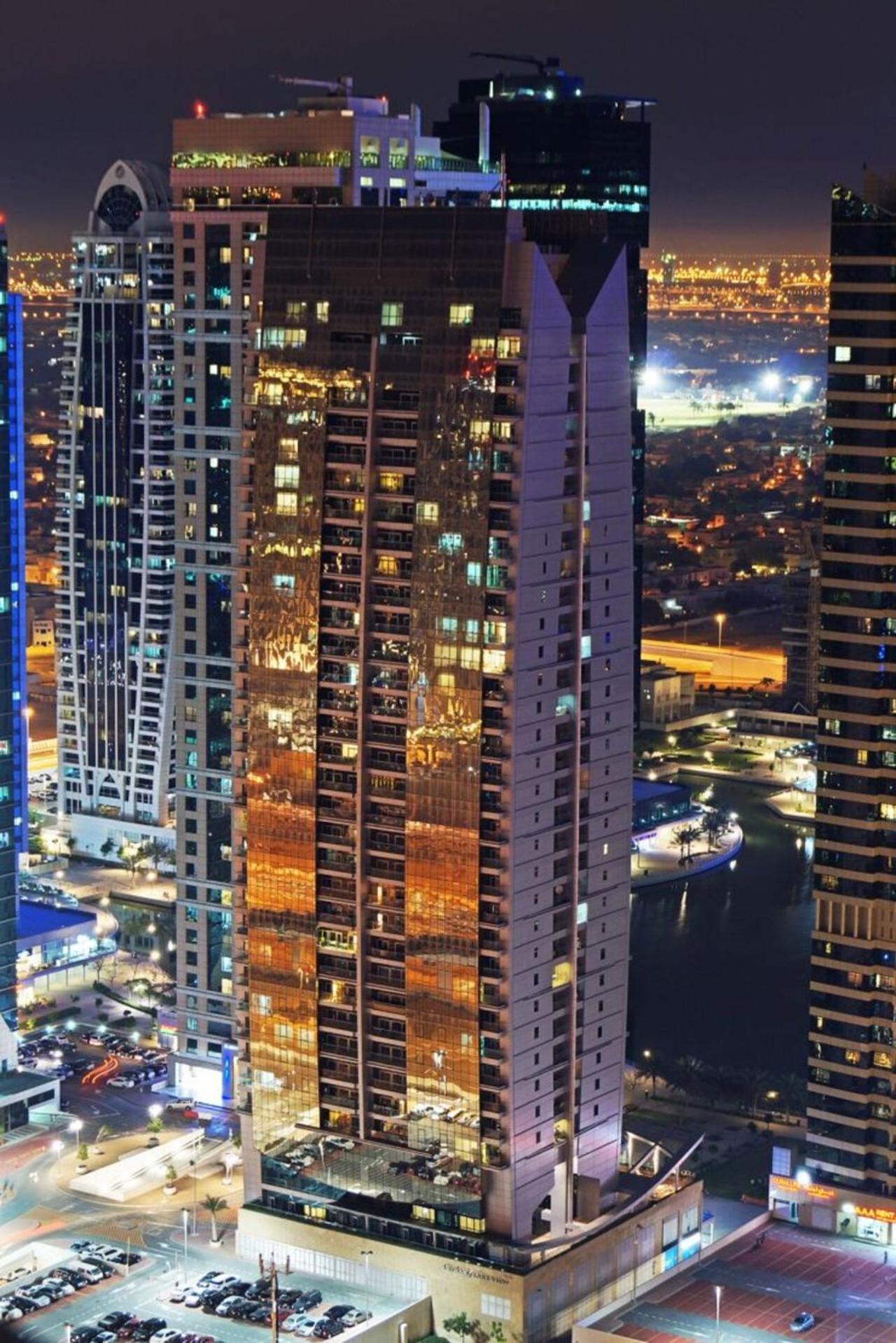 Skyscraper In Front Of Metro! Jlt Apartamento Dubai