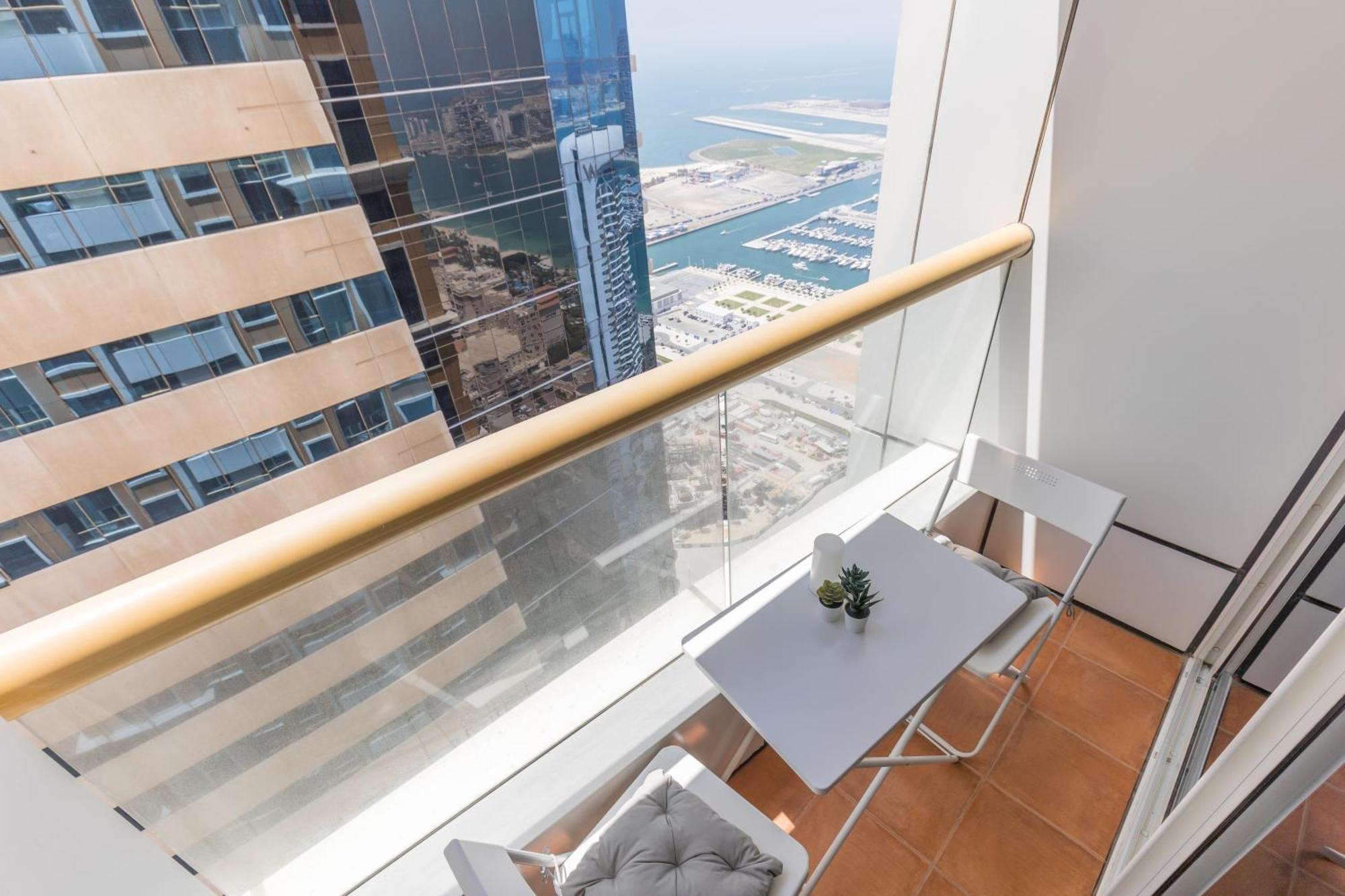 High Floor Elegance,prime Location-close To Tram Apartamento