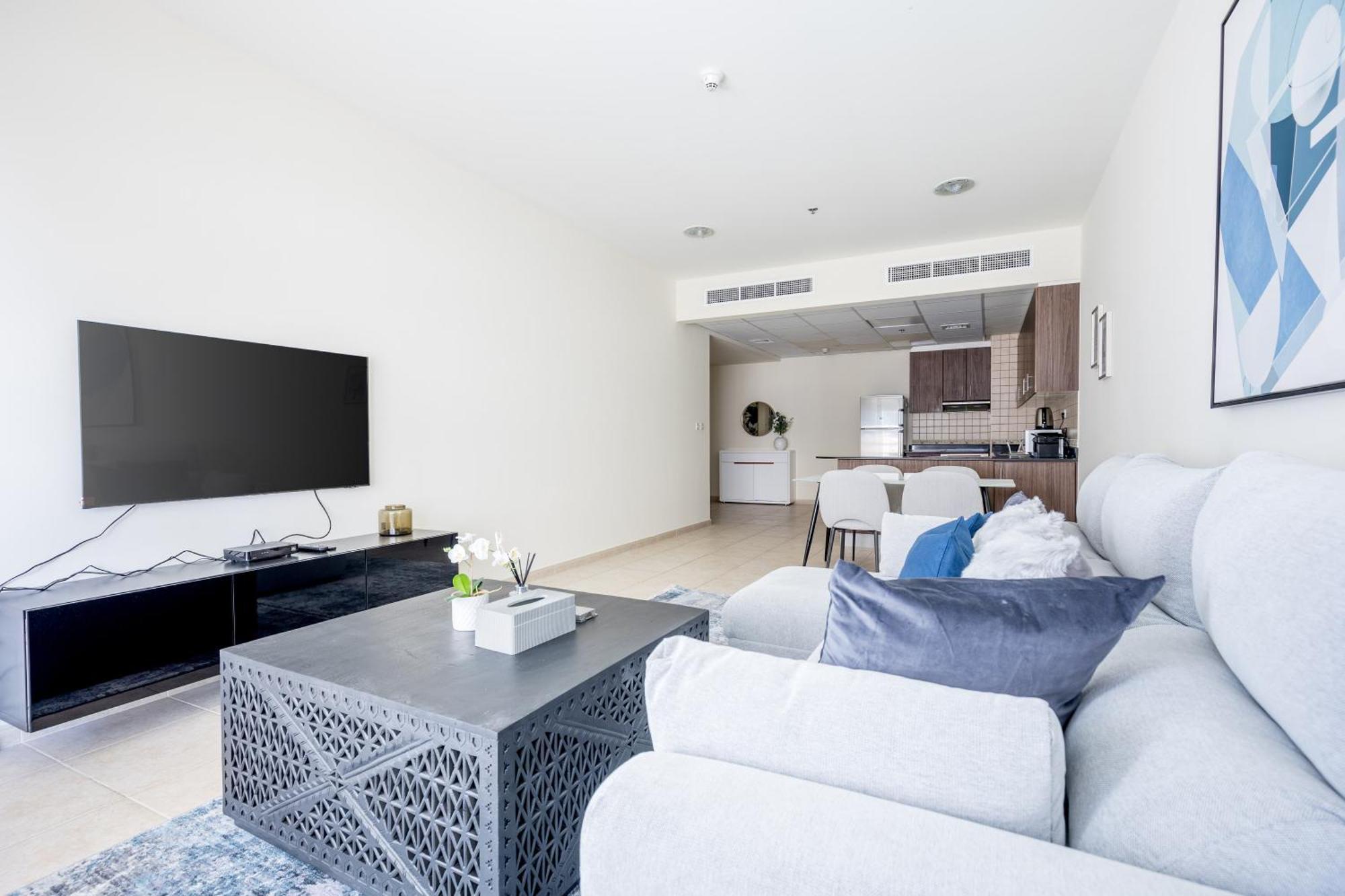 High Floor Elegance,prime Location-close To Tram Apartamento *
