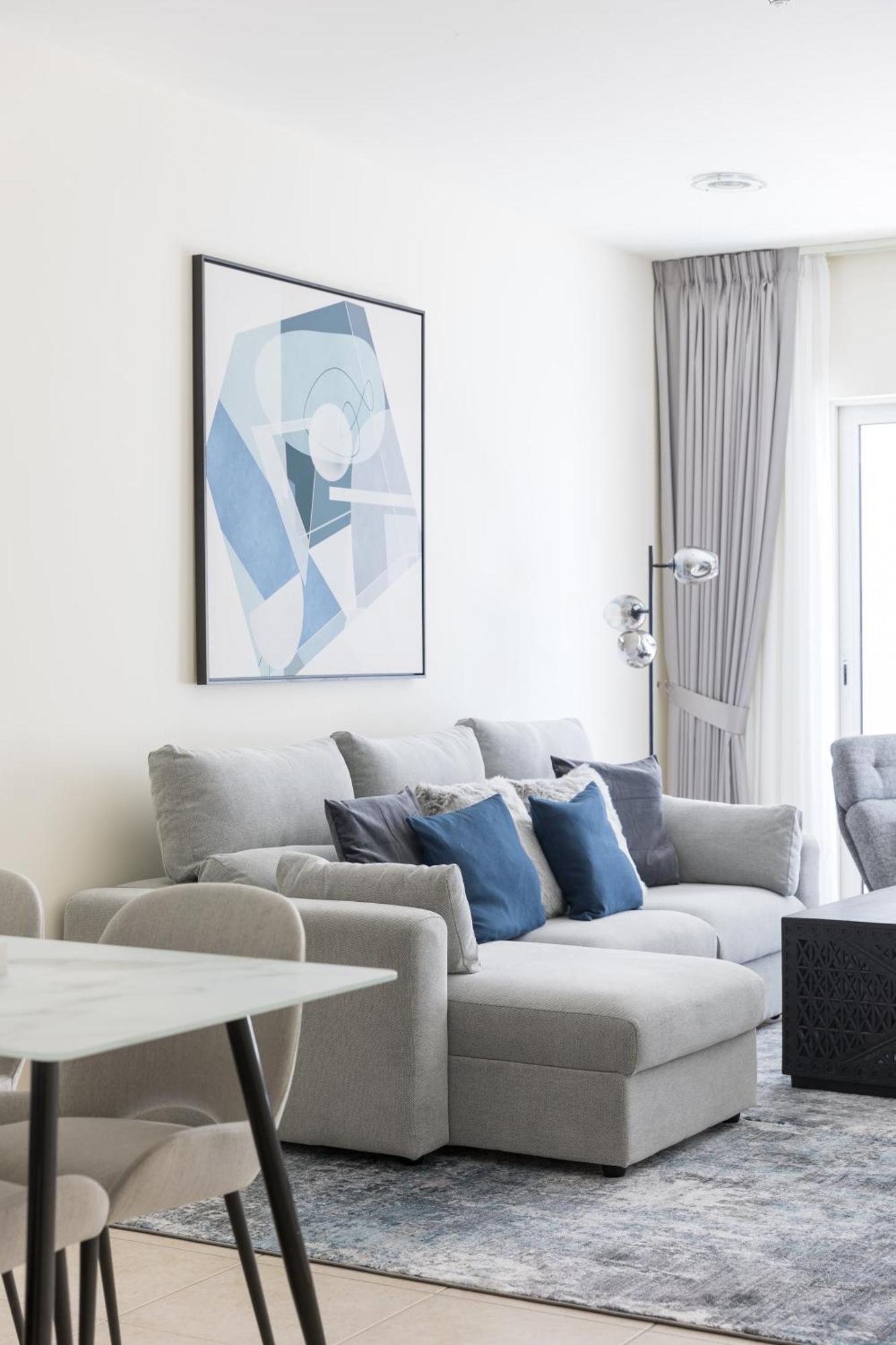 High Floor Elegance,prime Location-close To Tram Apartamento *