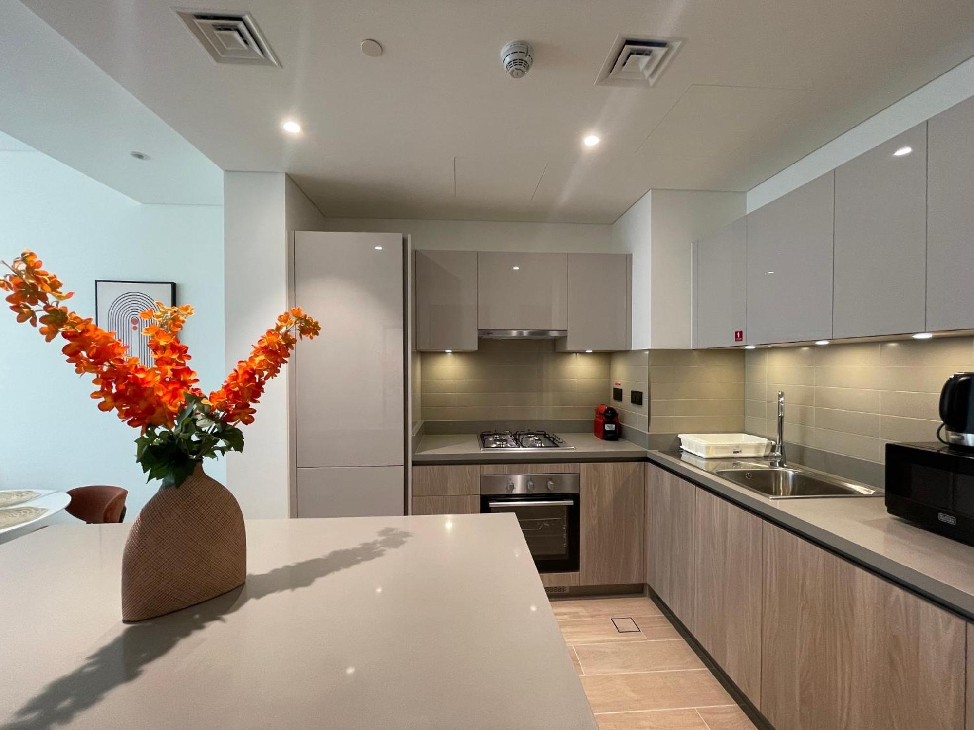 Spacious 1 Bhk In Sobha Waves Grande * Dubaï