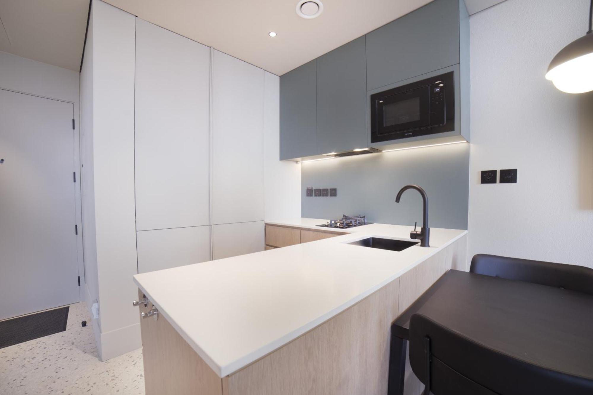 Executive 1 Bedroom At Upside Living, Business Travel Ready Apartment
