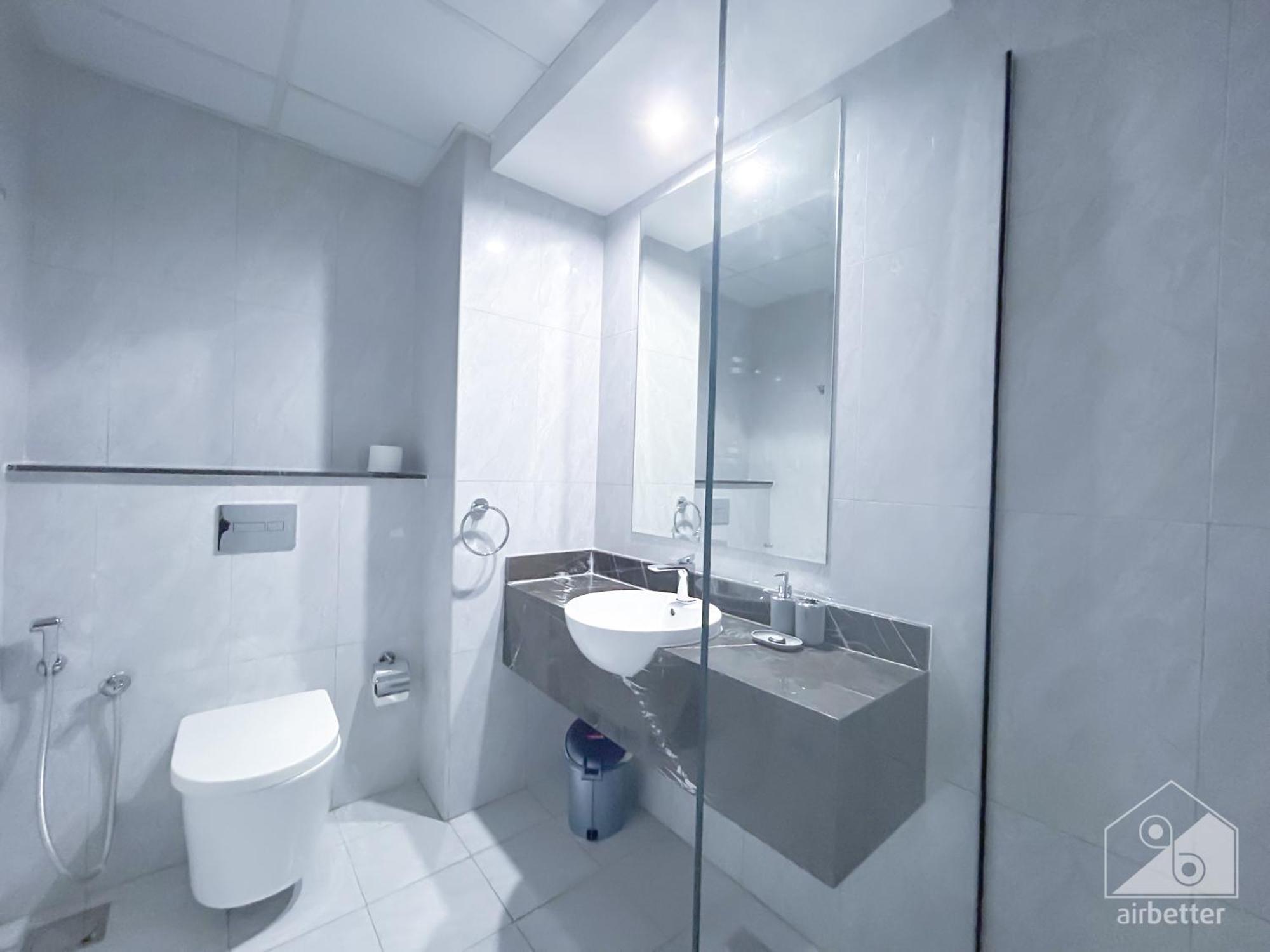 Spacious With Balcony In Al Majan