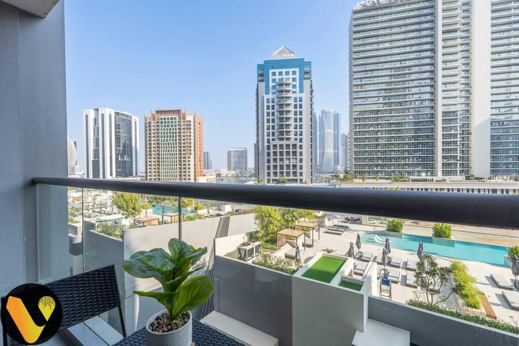 Vogue Sterling East Near Mall & Burj Khalifa Lägenhet Dubai