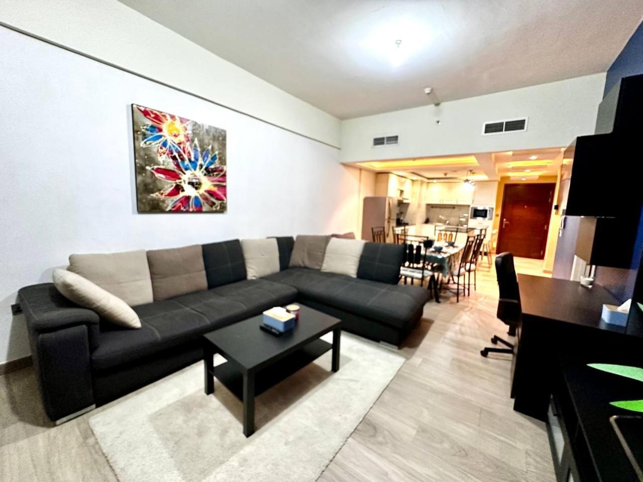 Amazing 1 Bedroom Maid In Laya In Jvc *