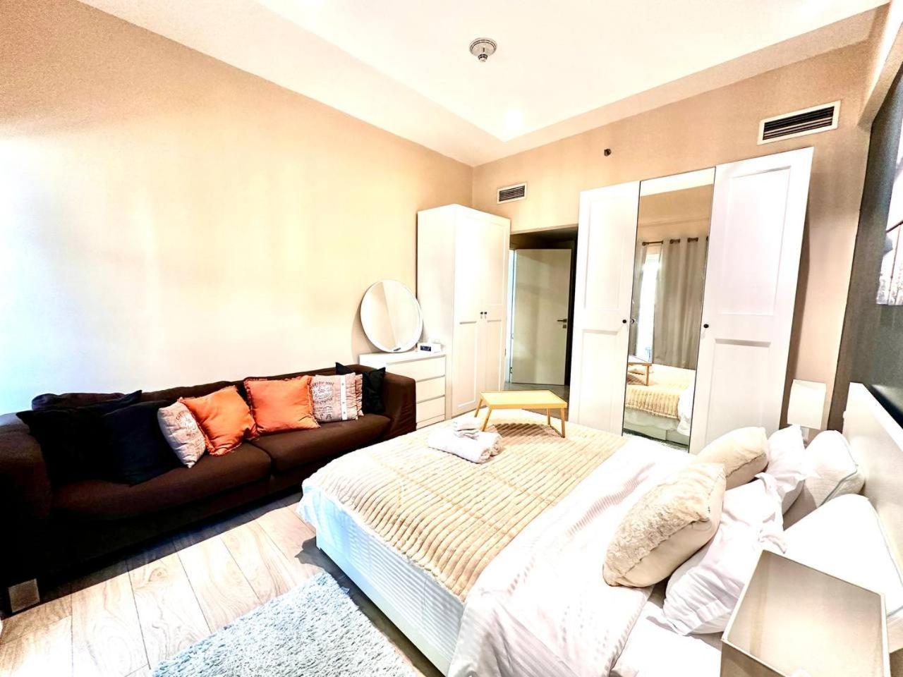 Amazing 1 Bedroom Maid In Laya In Jvc Apartamento *