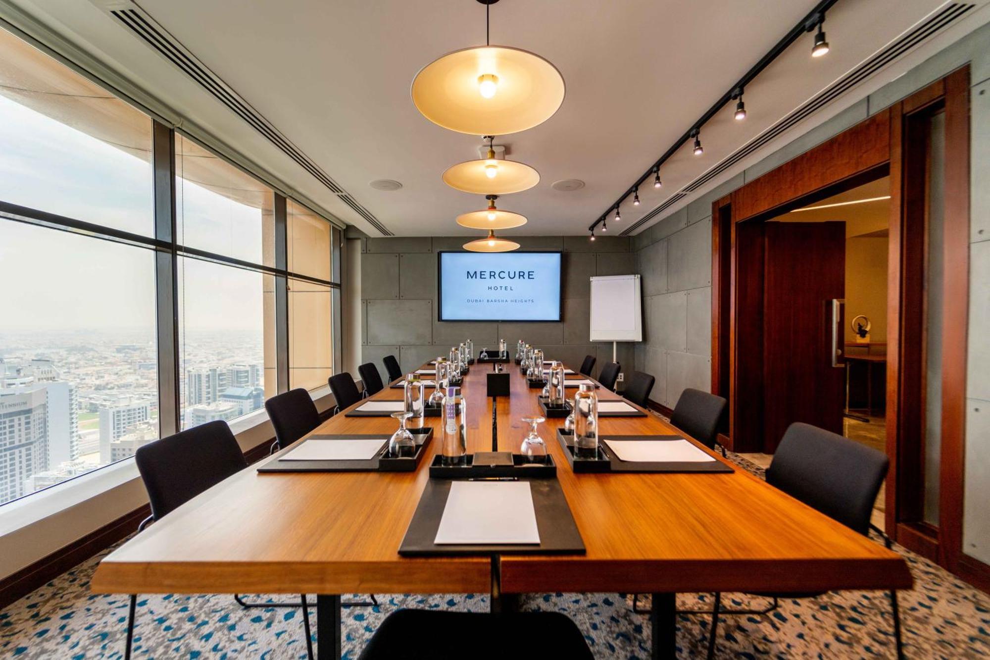 Hotel Mercure Barsha Heights 4*